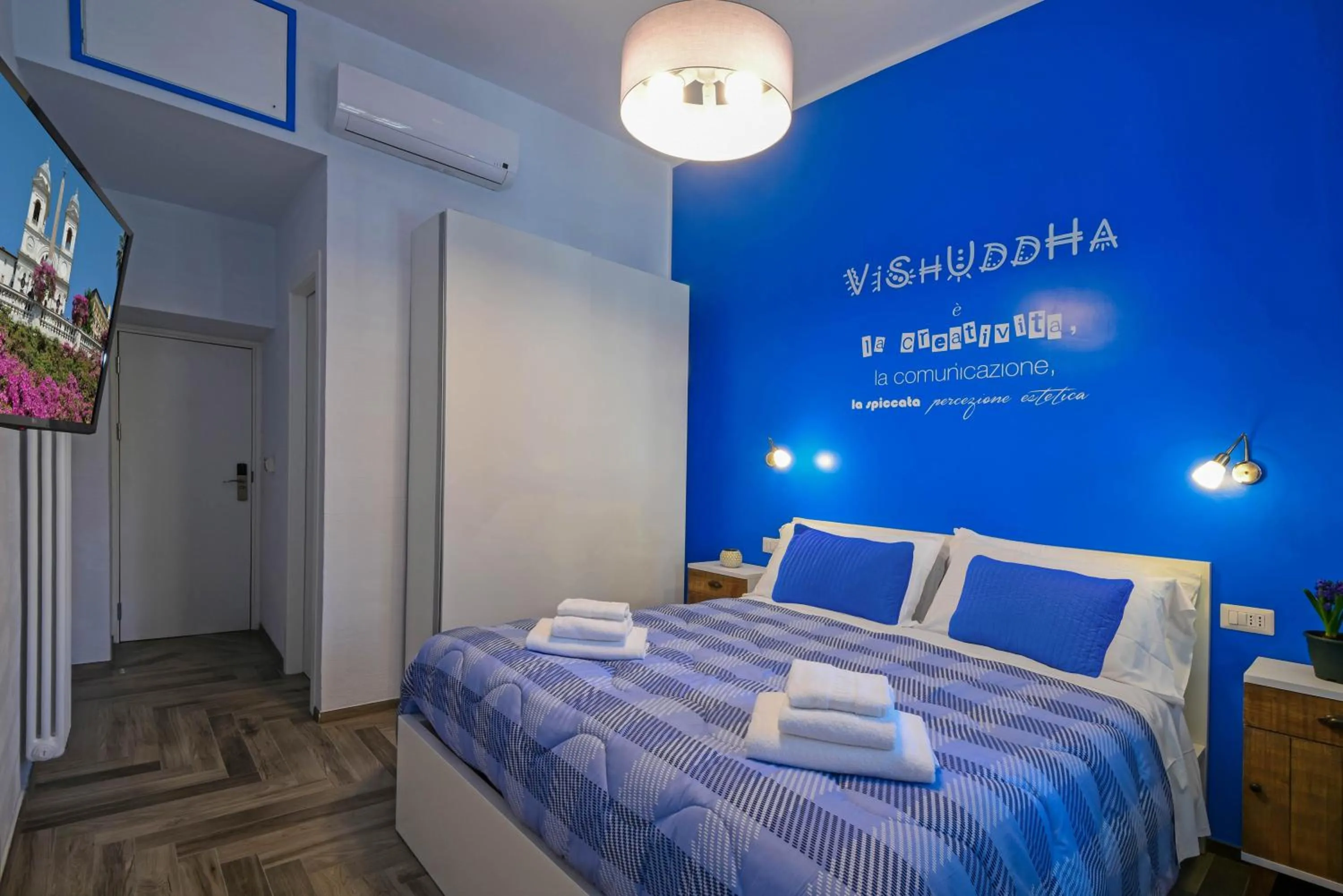 Photo of the whole room, Bed in Allegra's House Caracciolo