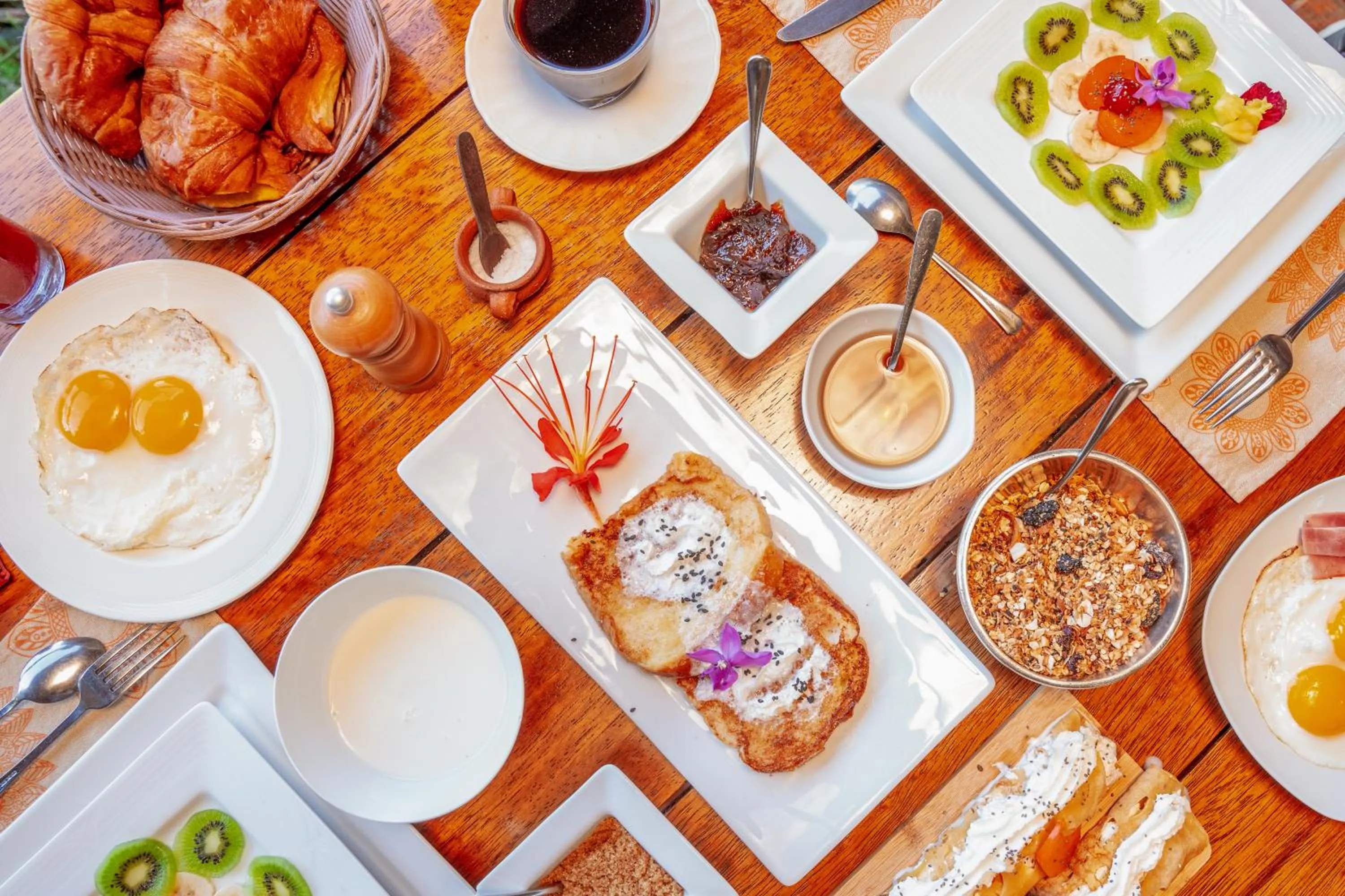 Breakfast in Hamadryade Lodge