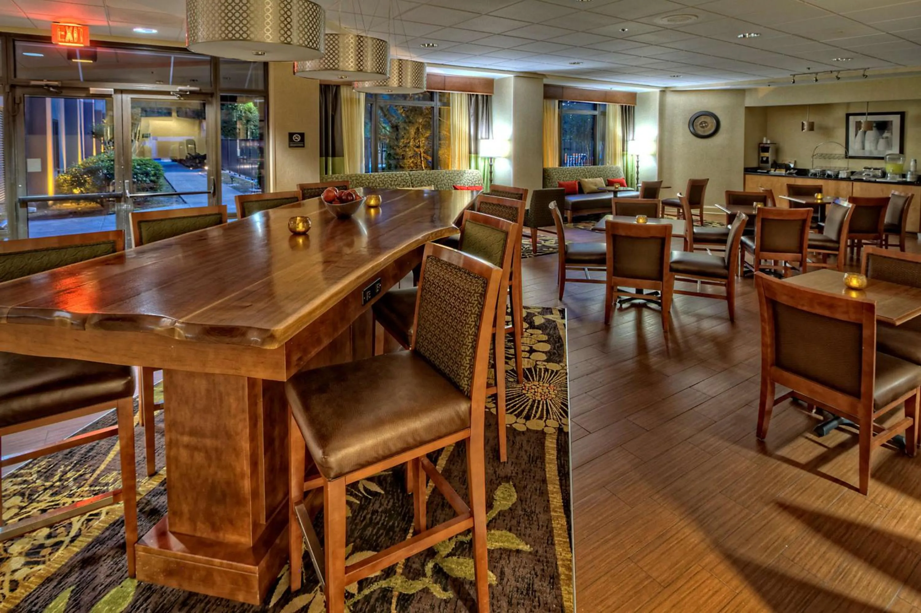Dining area in Hampton Inn Rocky Mount