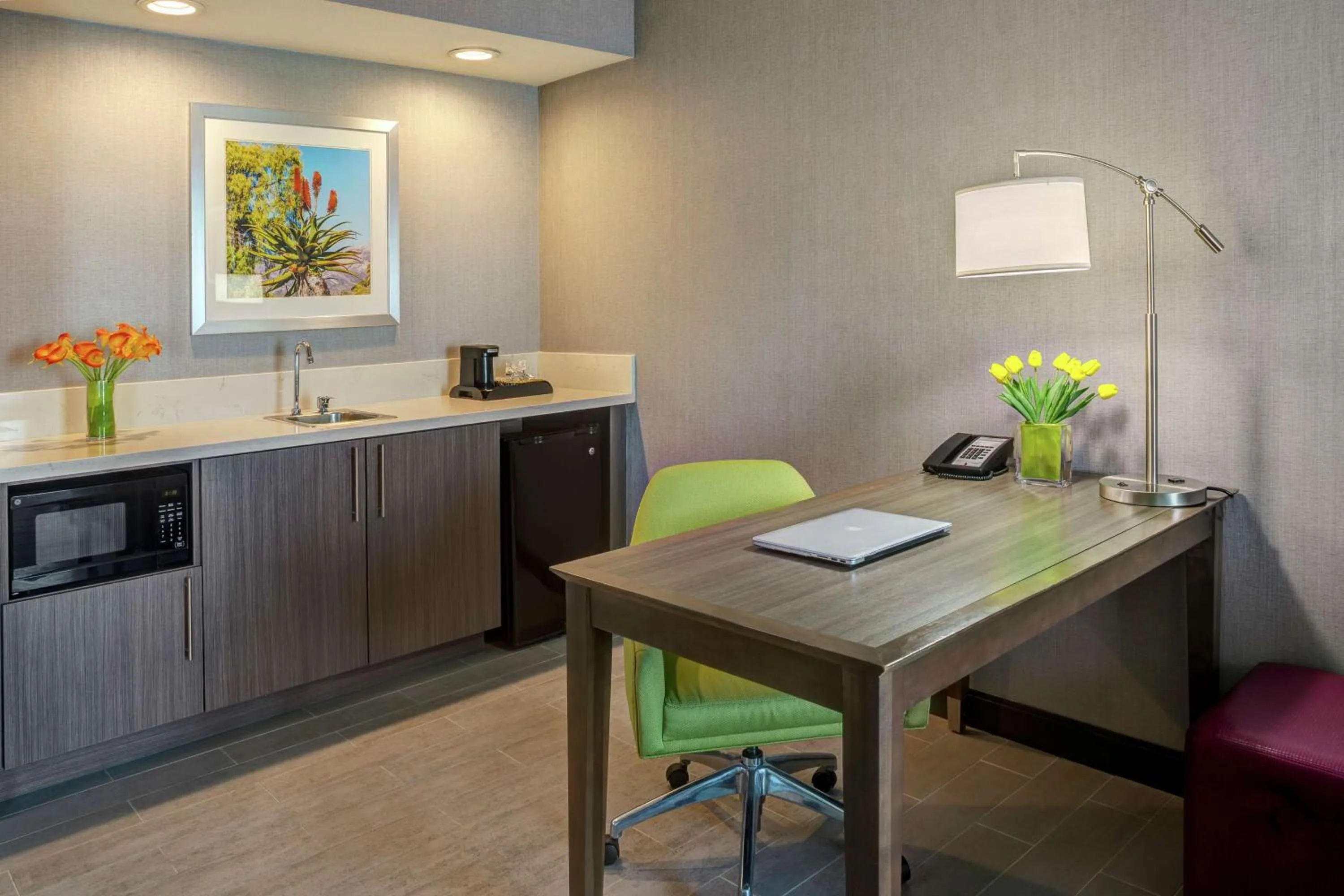 Bedroom in Hampton Inn & Suites Palm Desert