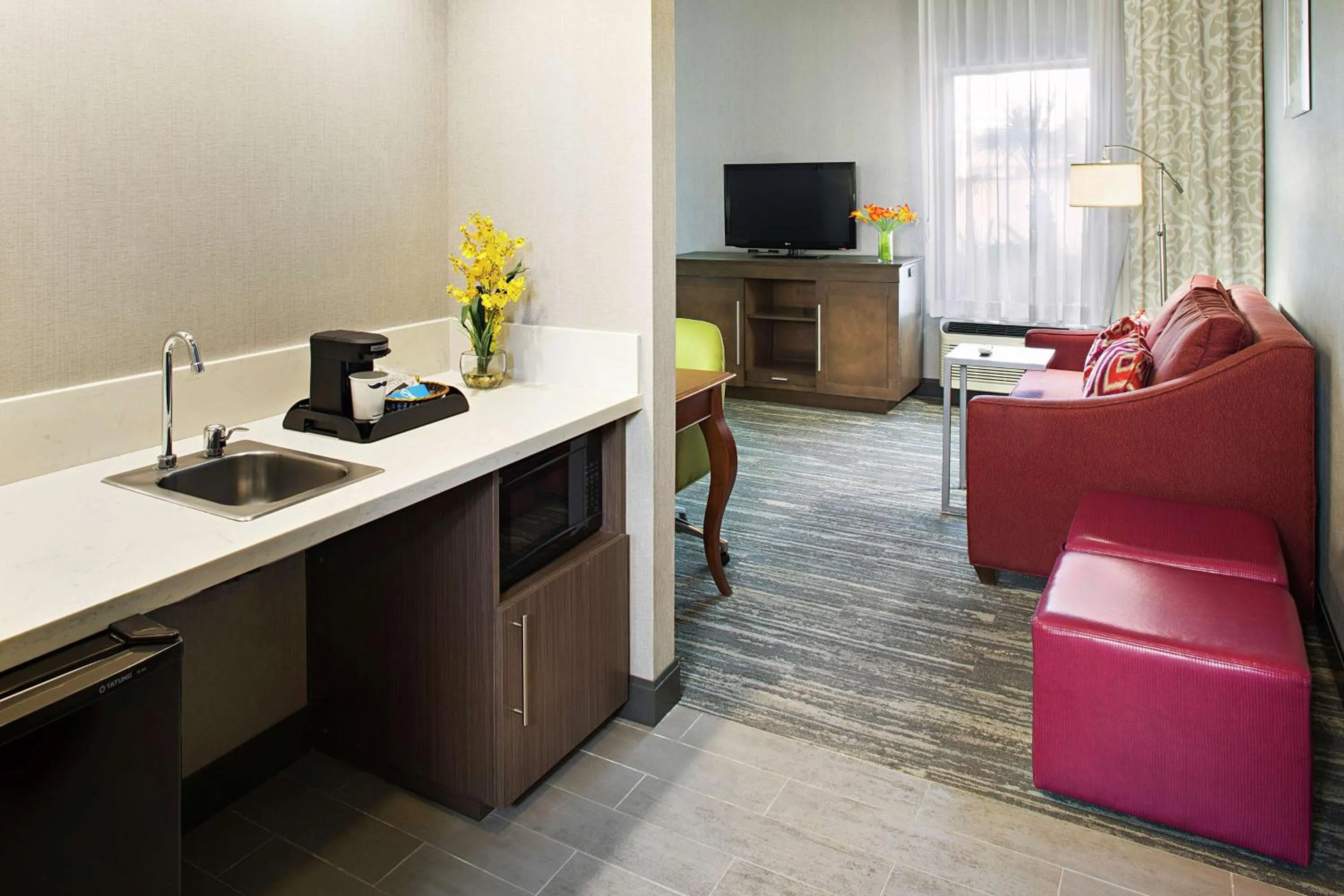 Living room in Hampton Inn & Suites Palm Desert