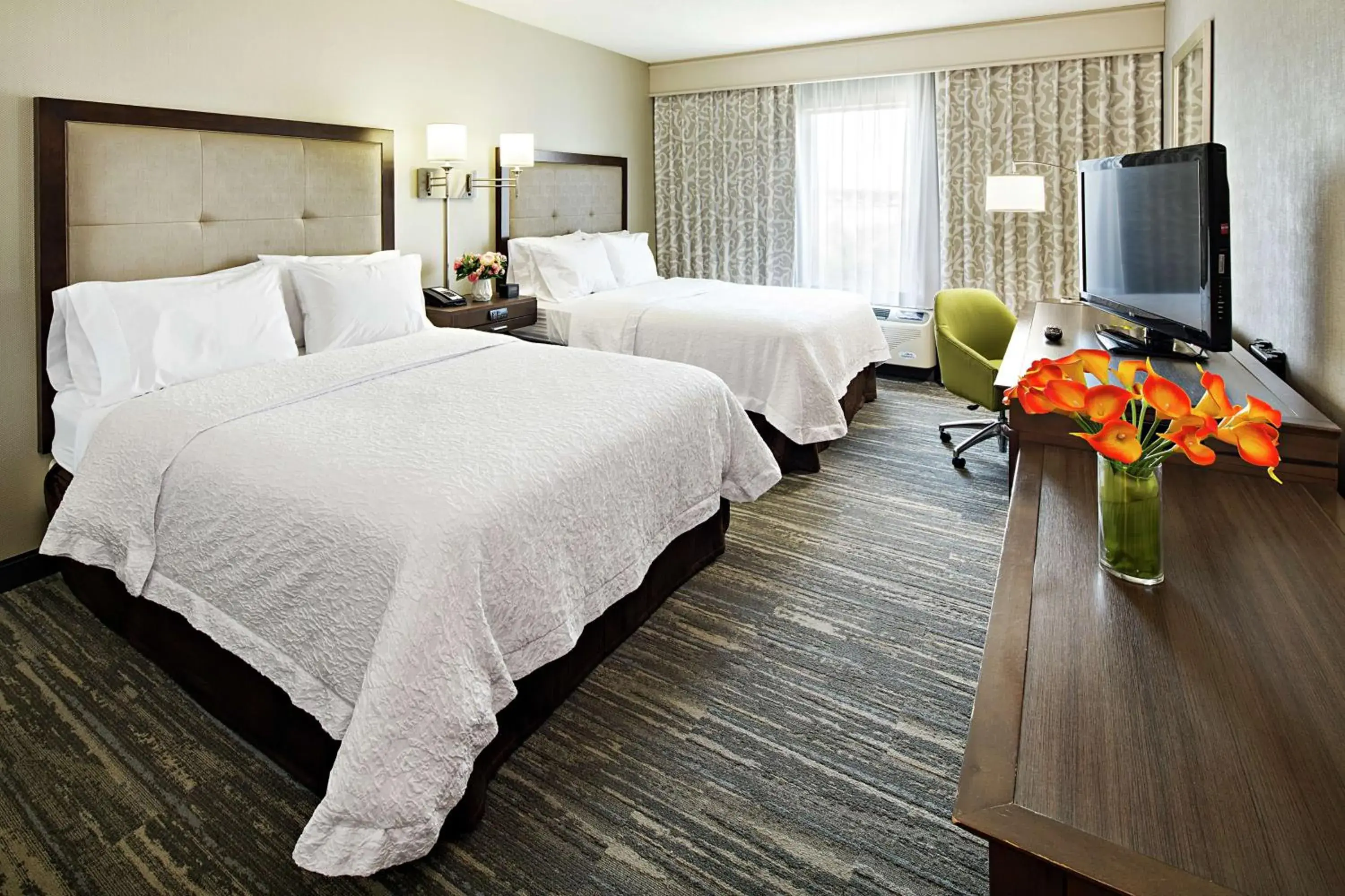Bed in Hampton Inn & Suites Palm Desert Bed in Hampton Inn & Suites Palm Desert