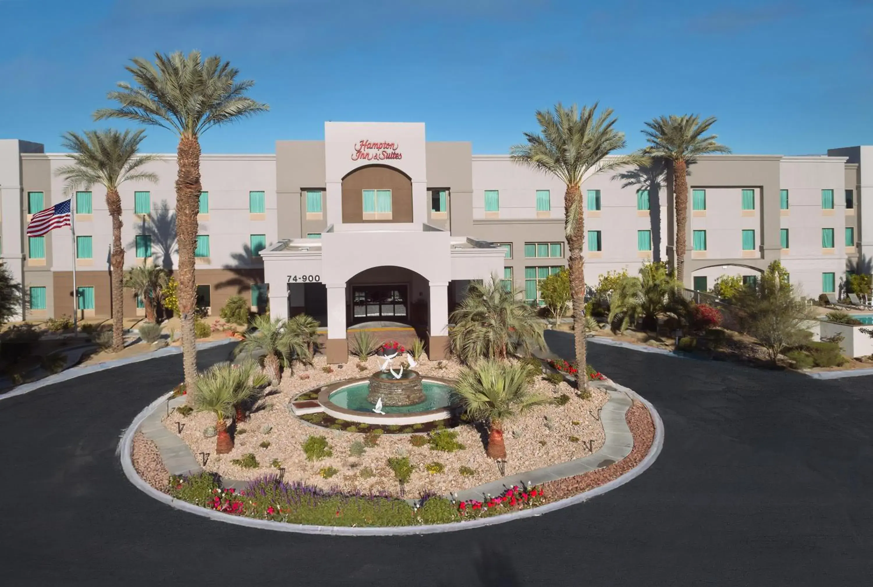 Property building in Hampton Inn & Suites Palm Desert Property building in Hampton Inn & Suites Palm Desert