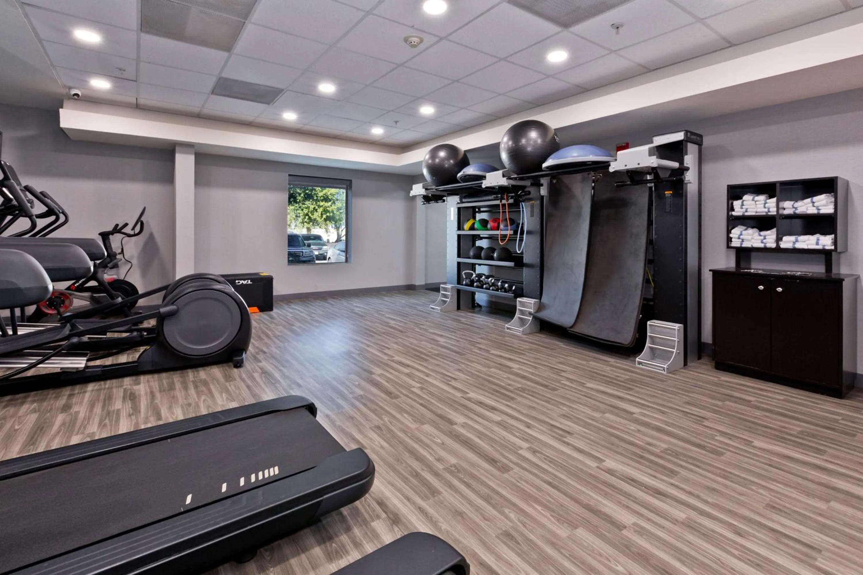 Fitness centre/facilities in Hampton Inn & Suites Palm Desert