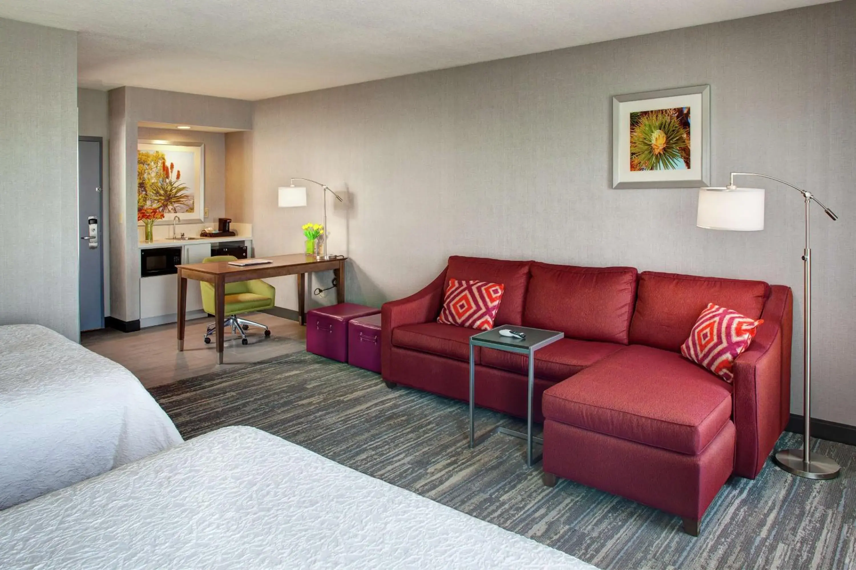 Living room in Hampton Inn & Suites Palm Desert Living room in Hampton Inn & Suites Palm Desert