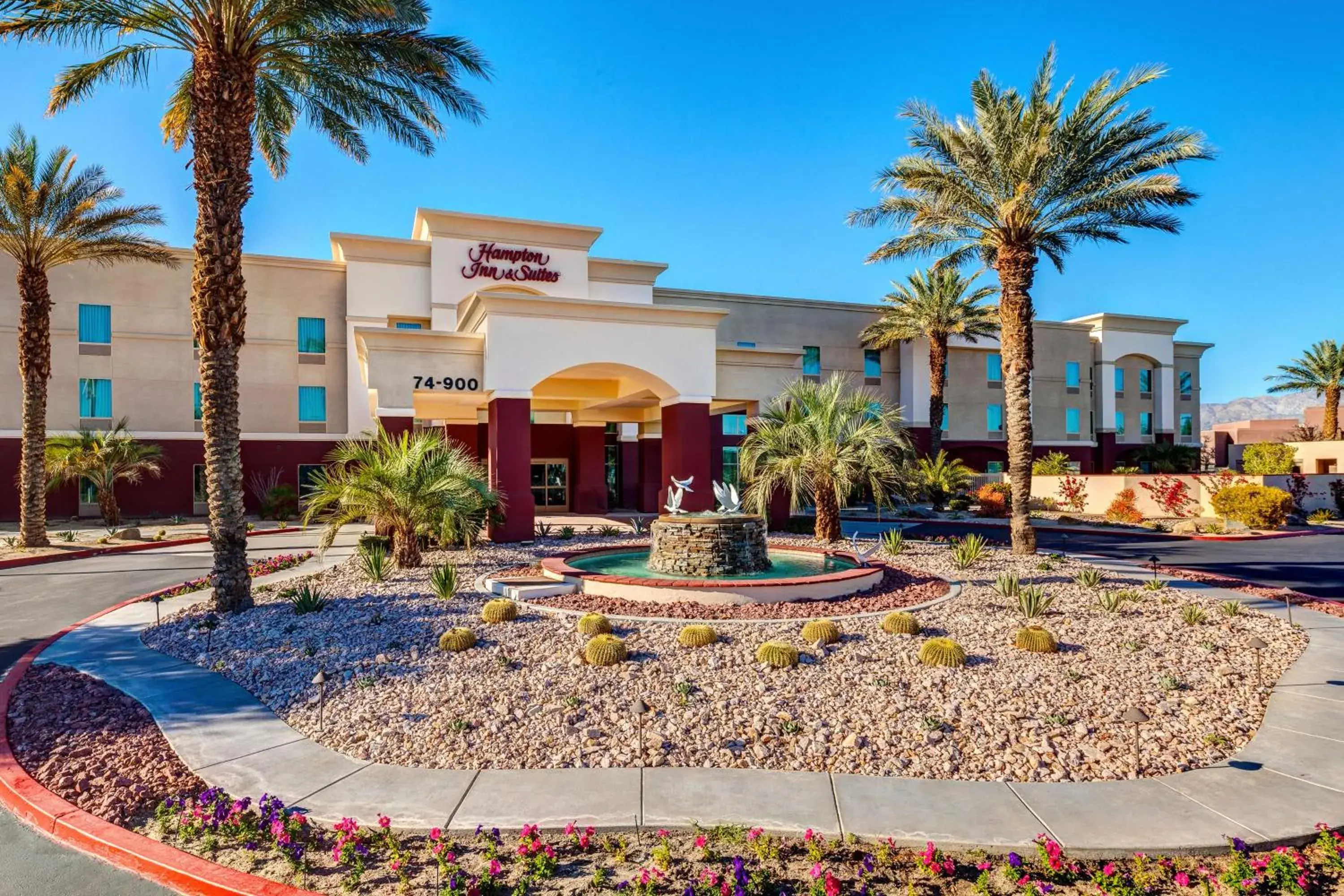 Property building in Hampton Inn & Suites Palm Desert Property building in Hampton Inn & Suites Palm Desert