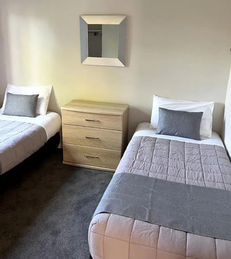 Bed in Jade Court Motel Bed in Jade Court Motel