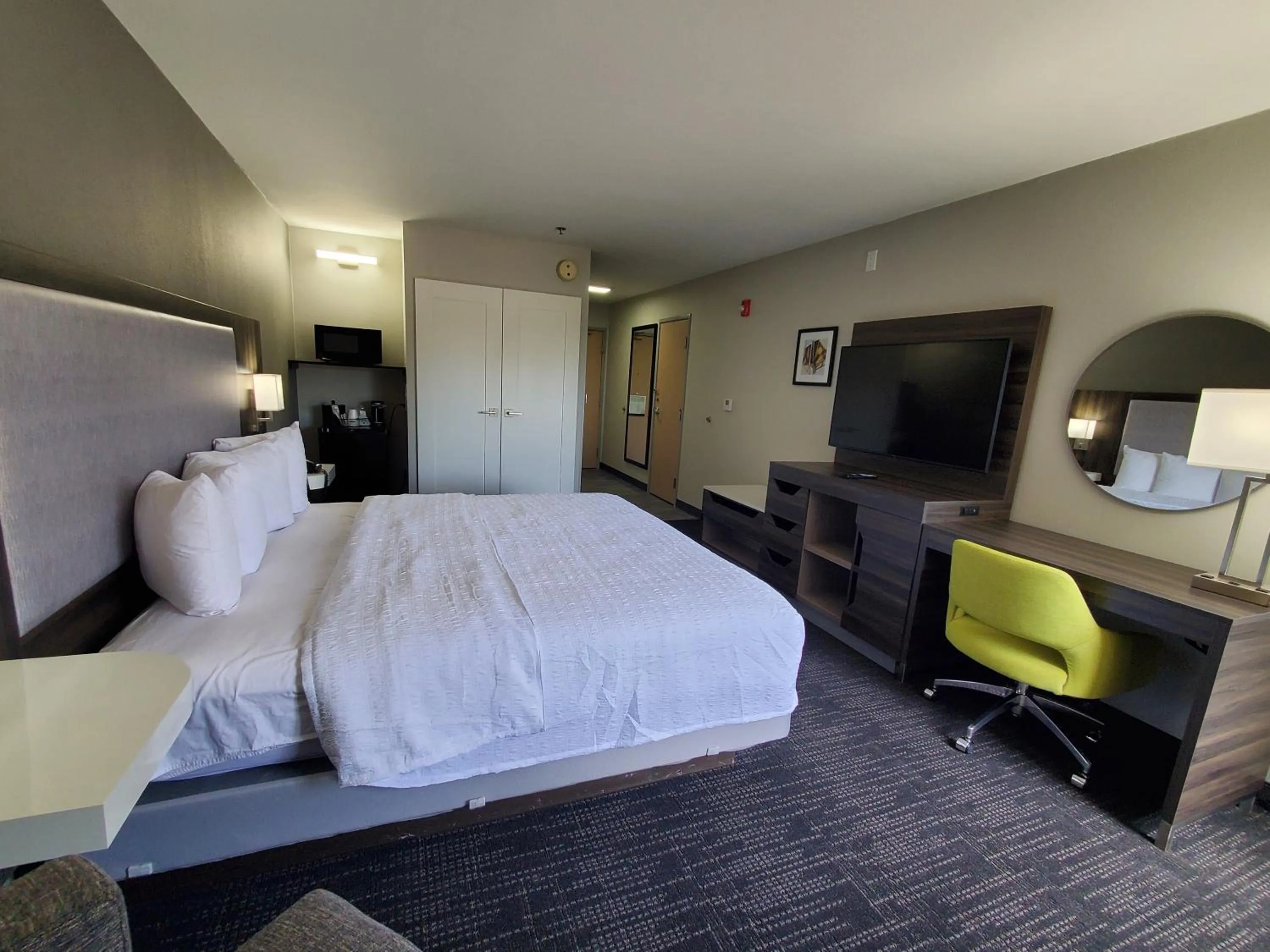 Bed in Hampton Inn Olathe