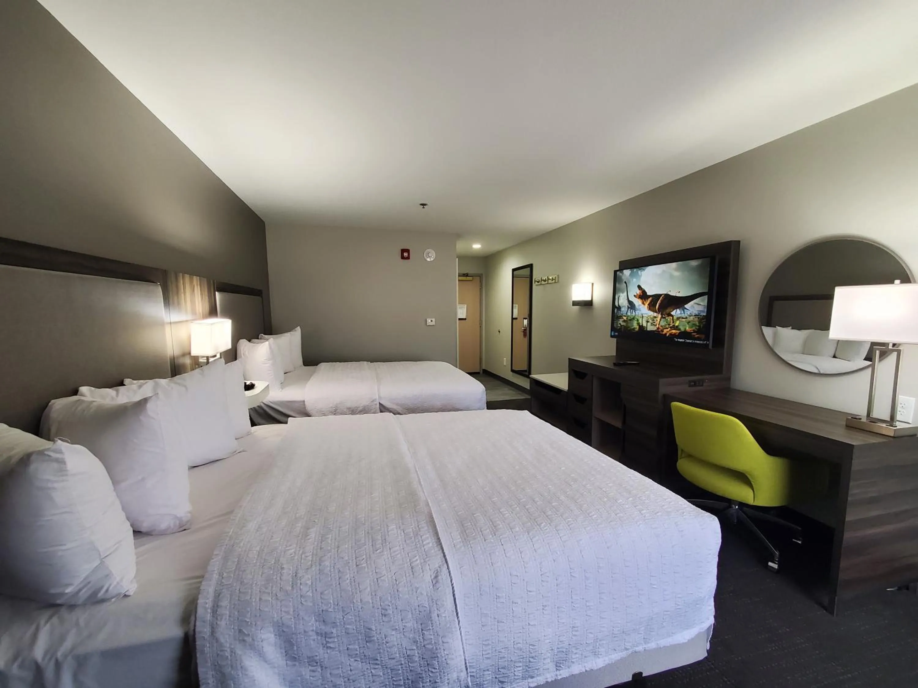 Bed in Hampton Inn Olathe