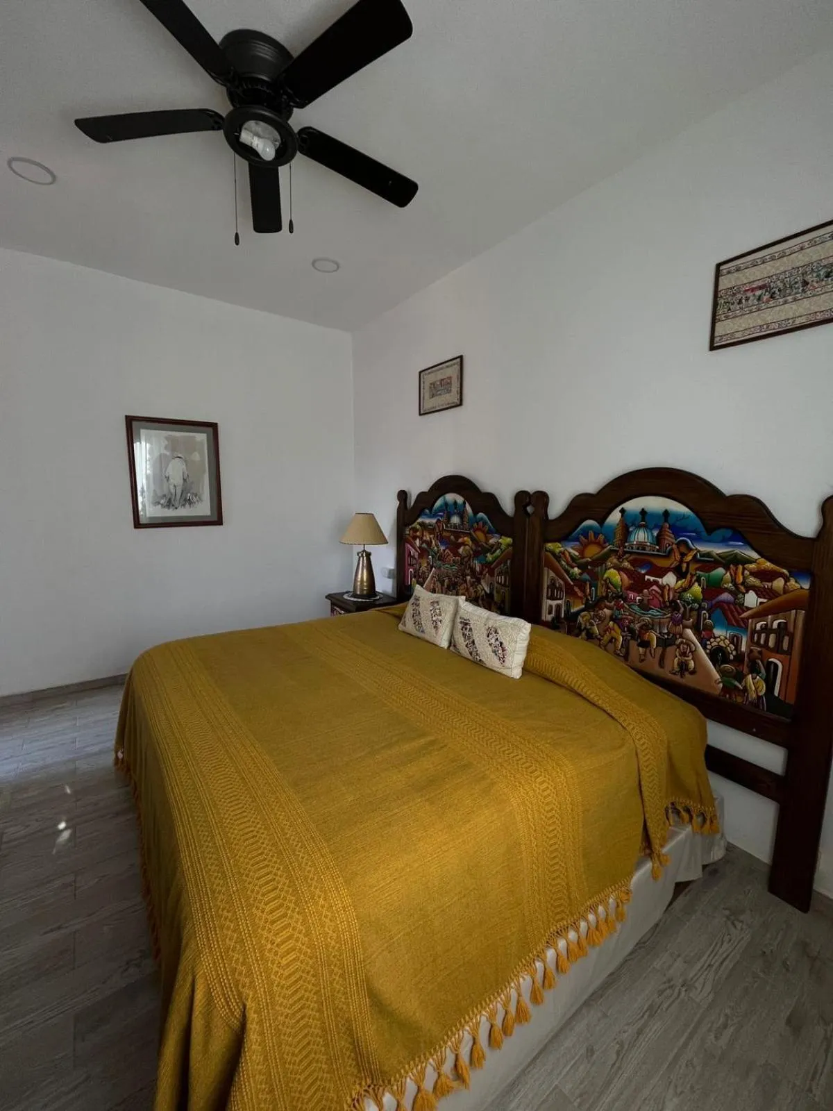Property building, Bed in Posada de la Virgen