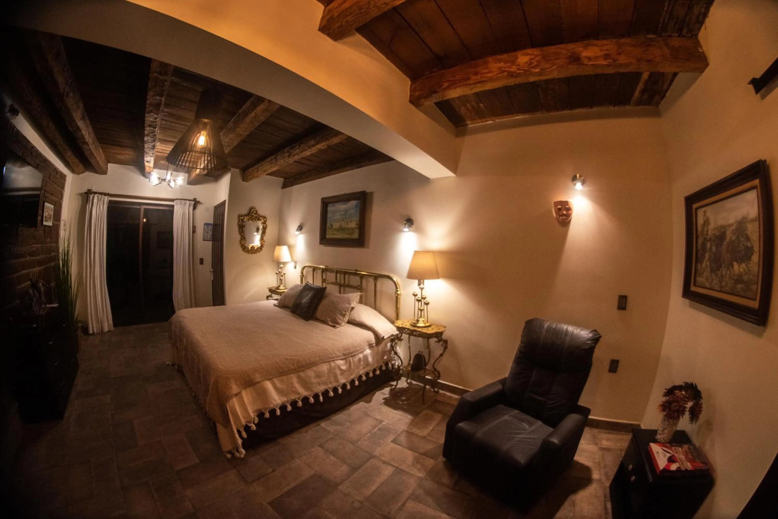 Photo of the whole room, Bed in Posada de la Virgen