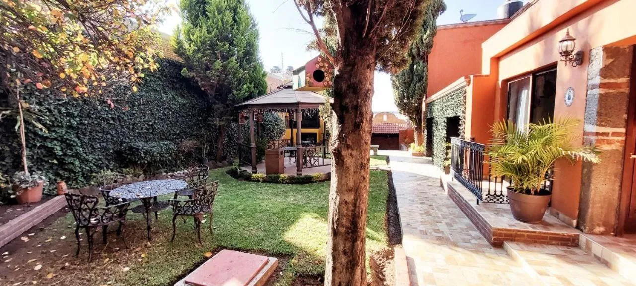 Property building in Posada de la Virgen