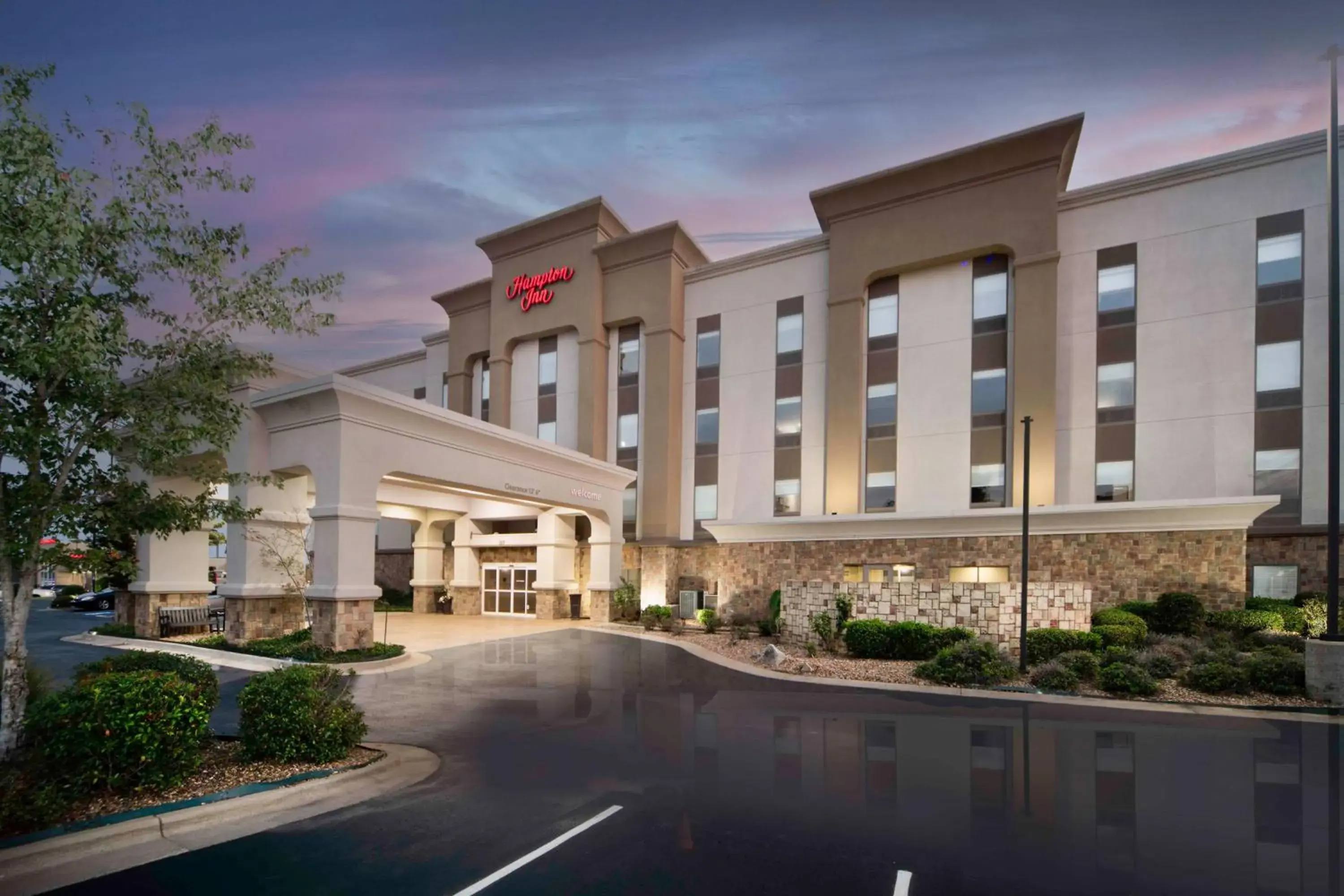 Property building in Hampton Inn Bryant Property building in Hampton Inn Bryant
