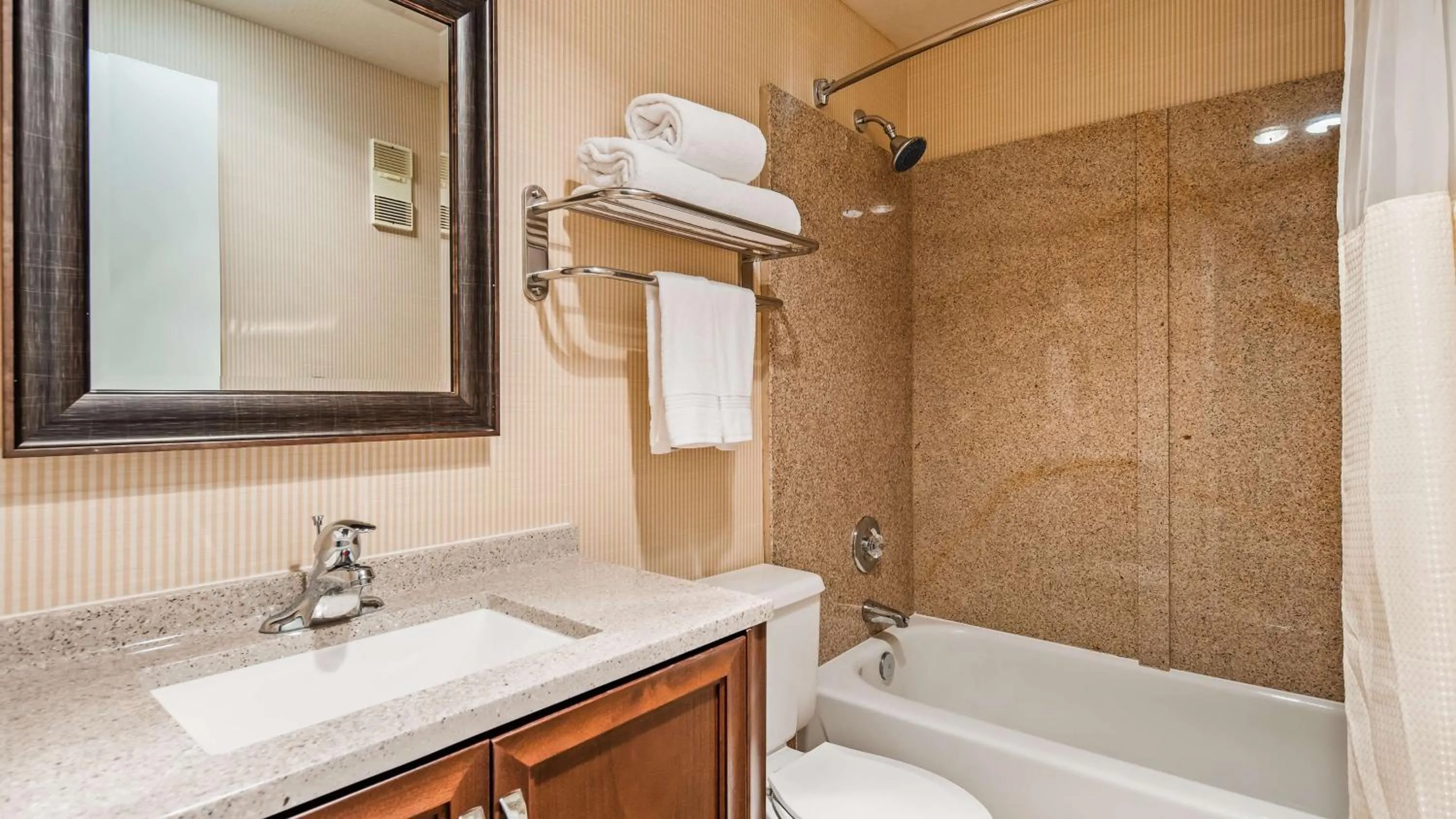 Bathroom in Lompoc Valley Inn and Suites