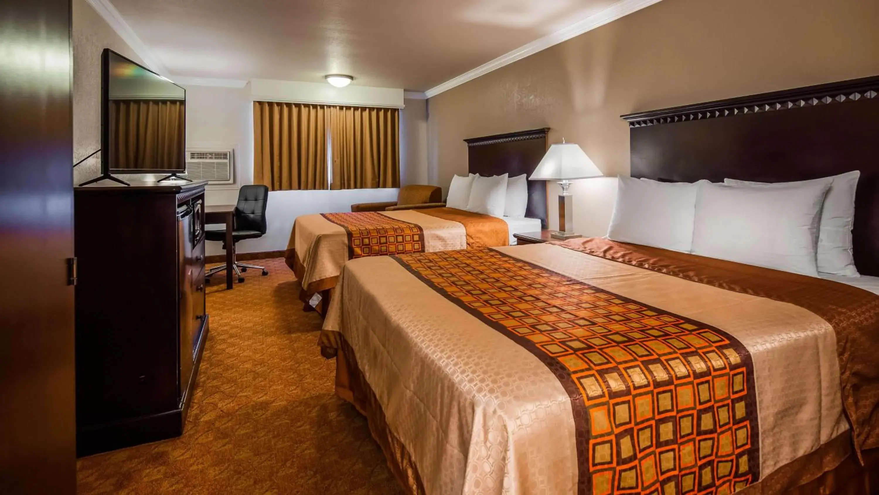 Queen Room with Two Queen Beds - Non-Smoking in SureStay Plus Hotel by Best Western Lompoc Queen Room with Two Queen Beds - Non-Smoking in SureStay Plus Hotel by Best Western Lompoc