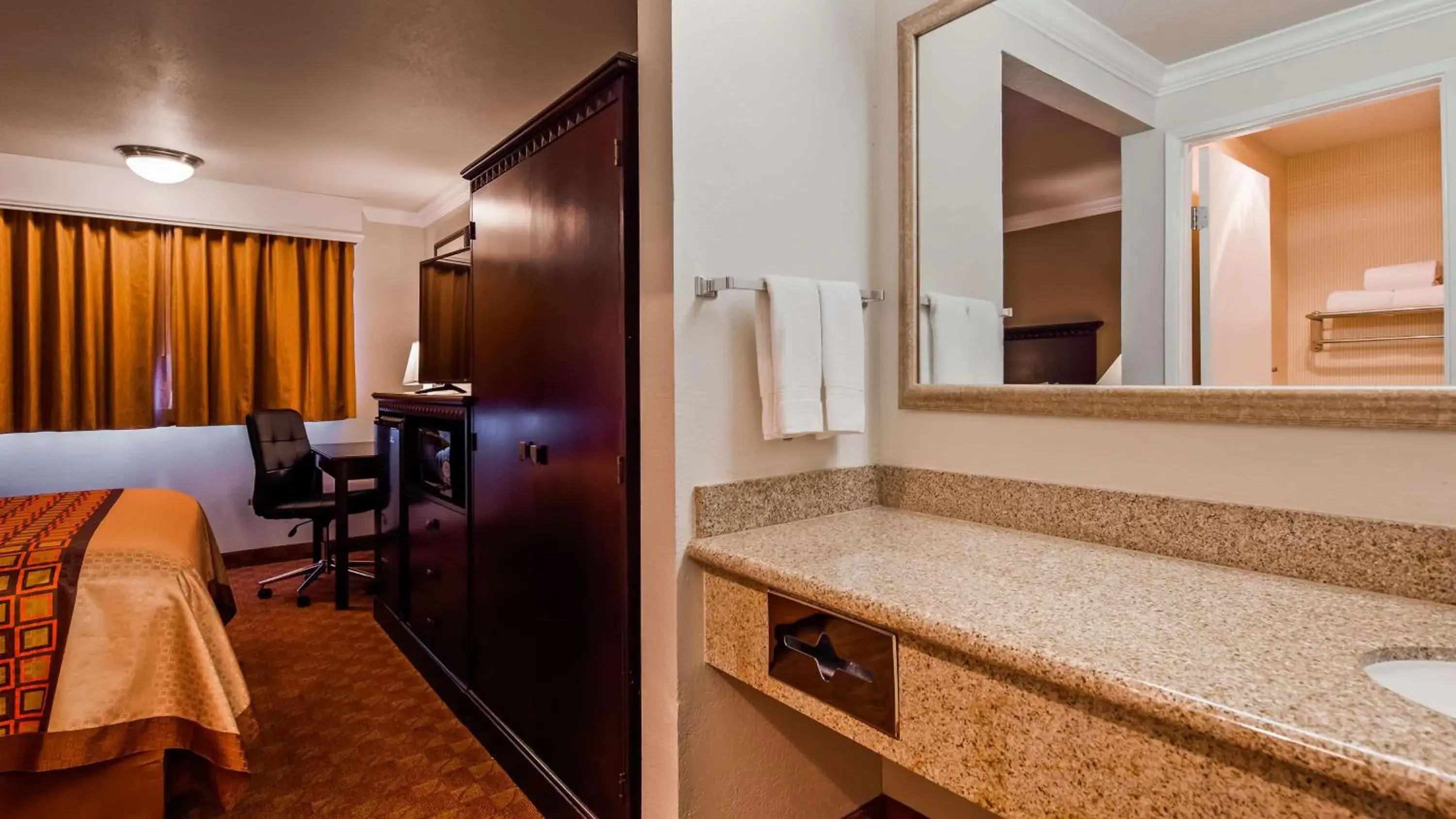 Queen Room with Roll-In Shower - Disability Access in SureStay Plus Hotel by Best Western Lompoc Queen Room with Roll-In Shower - Disability Access in SureStay Plus Hotel by Best Western Lompoc