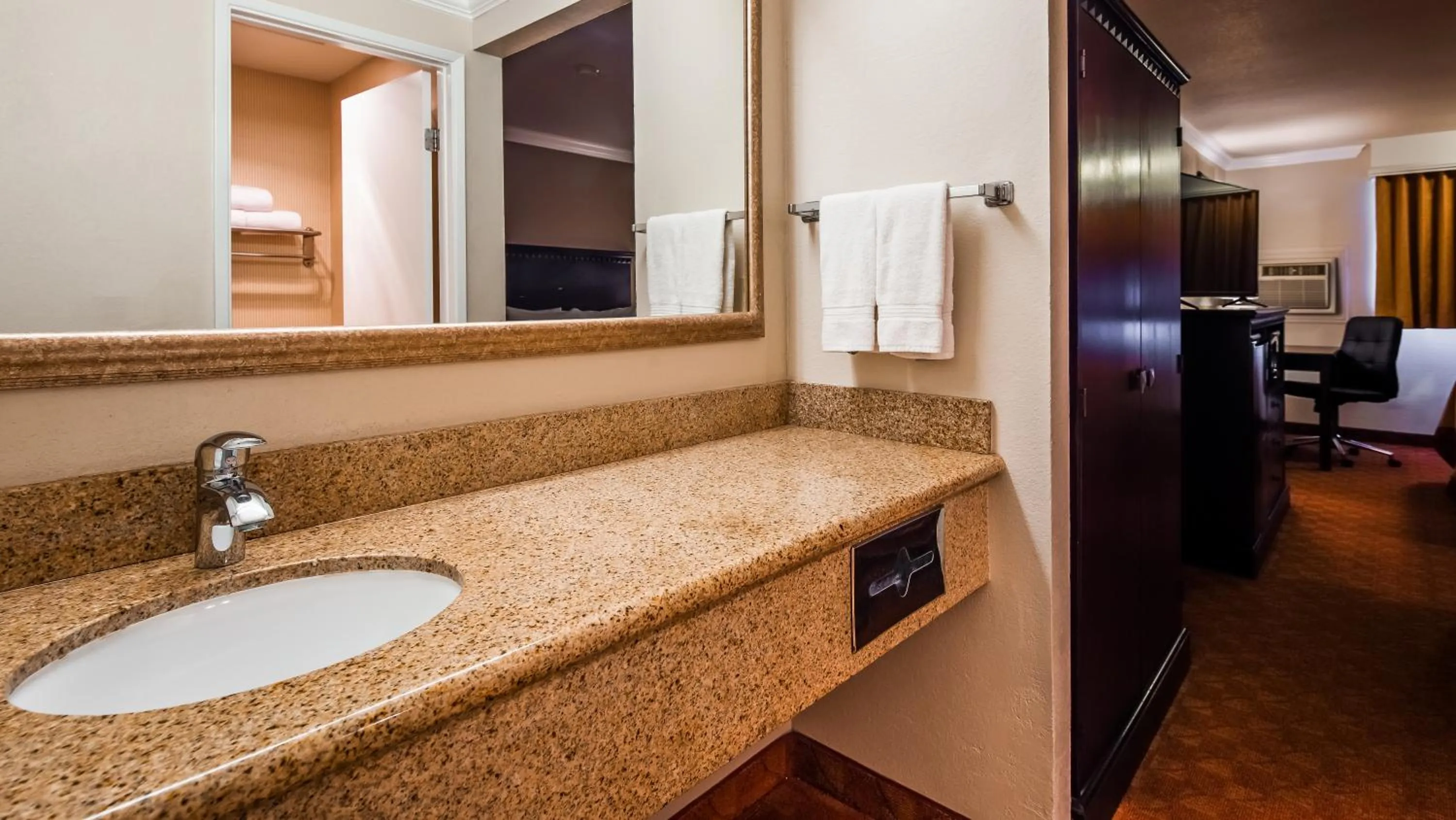 Bedroom in Lompoc Valley Inn and Suites