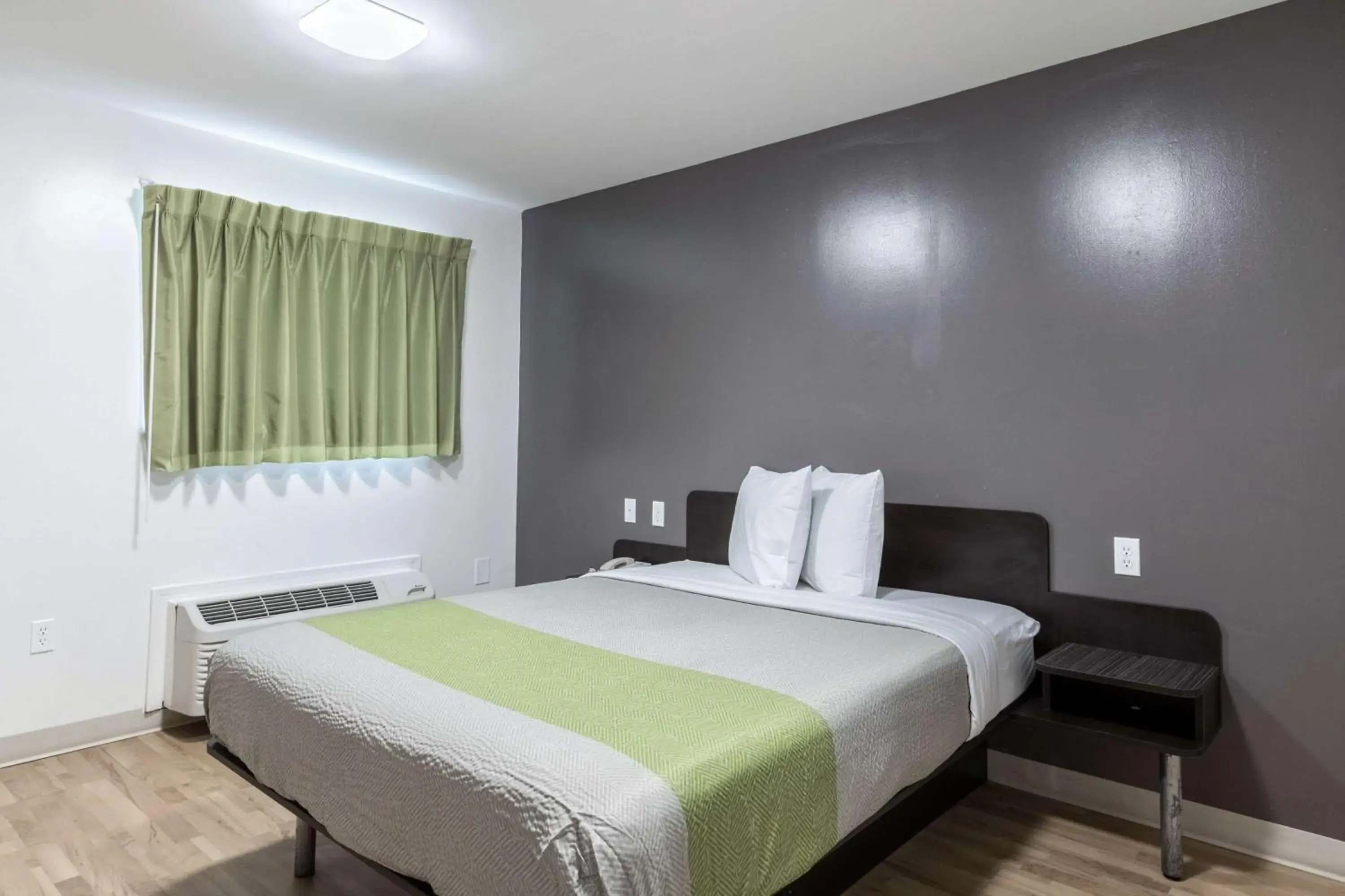 Photo of the whole room, Bed in Studio 6-Savannah, GA Photo of the whole room, Bed in Studio 6-Savannah, GA