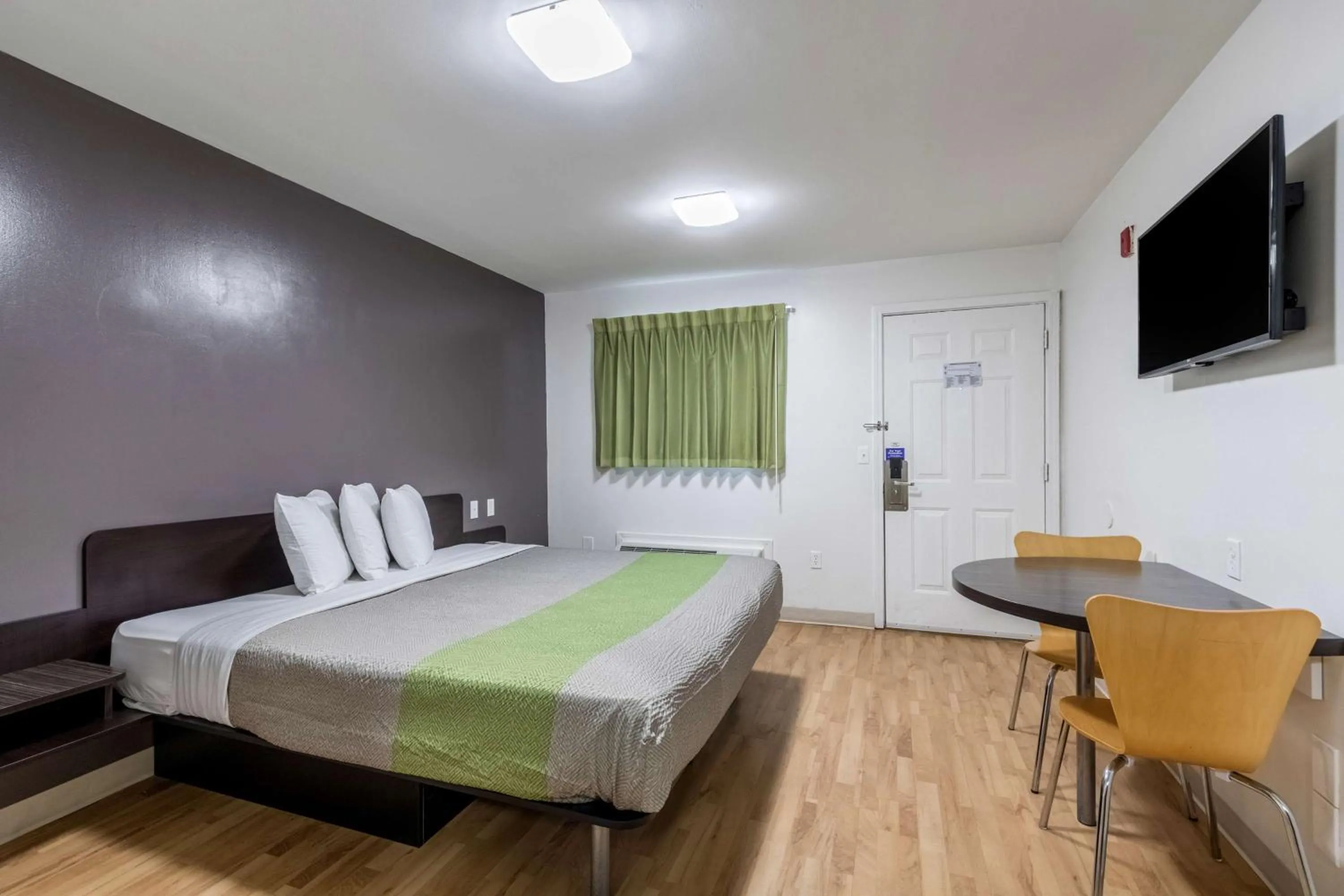 TV and multimedia, Bed in Studio 6-Savannah, GA