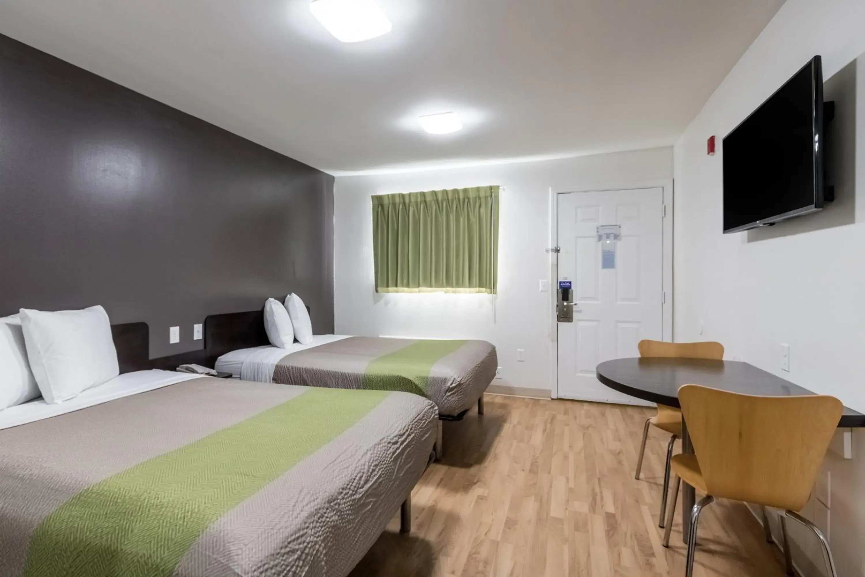 Quadruple Room - Disability Access in Studio 6-Savannah, GA Quadruple Room - Disability Access in Studio 6-Savannah, GA