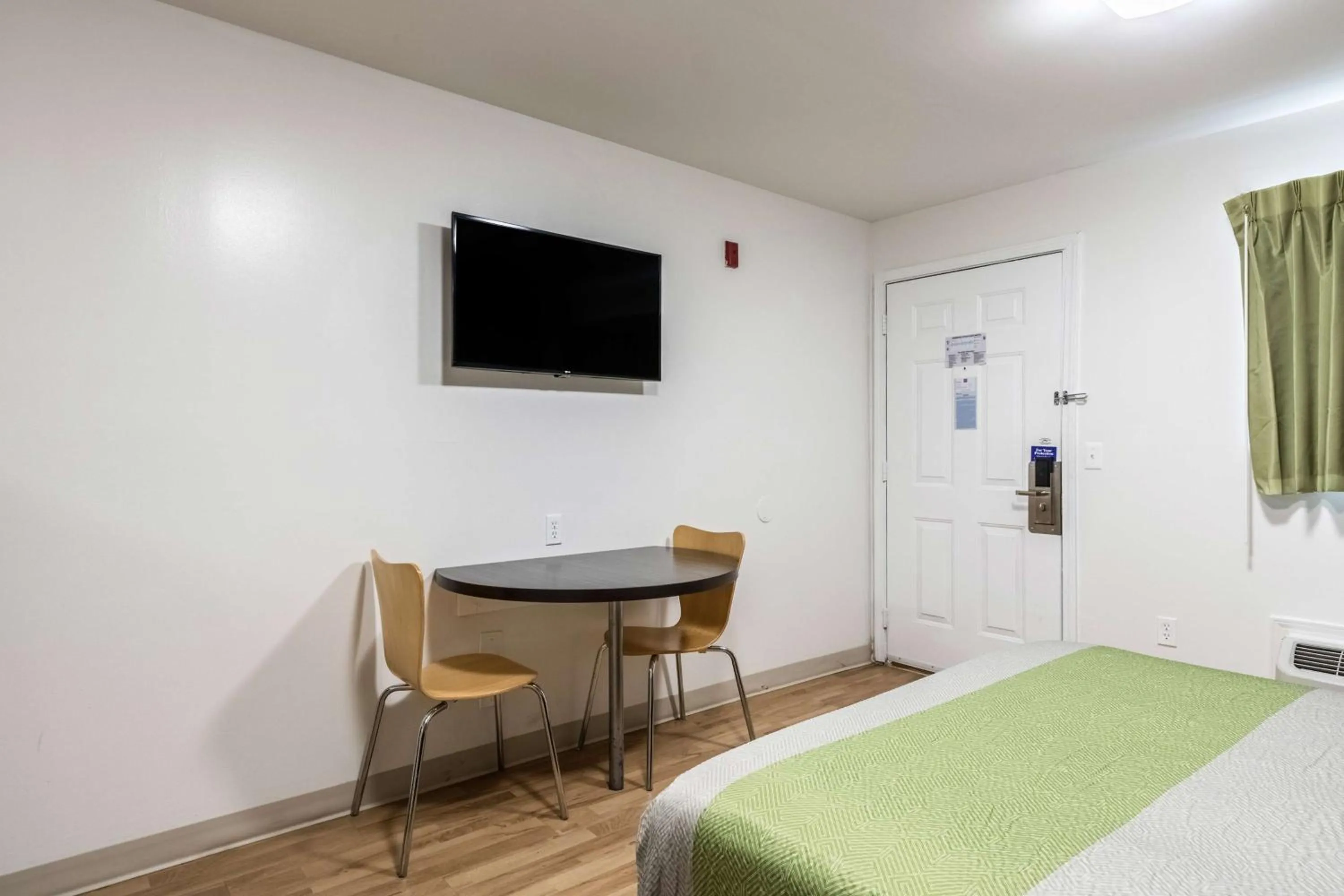 TV and multimedia, Bed in Studio 6-Savannah, GA