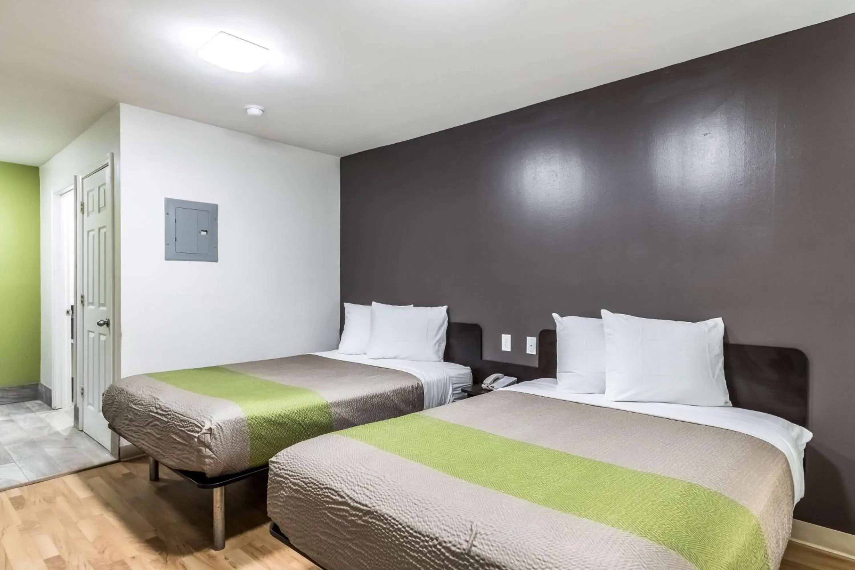 Photo of the whole room, Bed in Studio 6-Savannah, GA Photo of the whole room, Bed in Studio 6-Savannah, GA