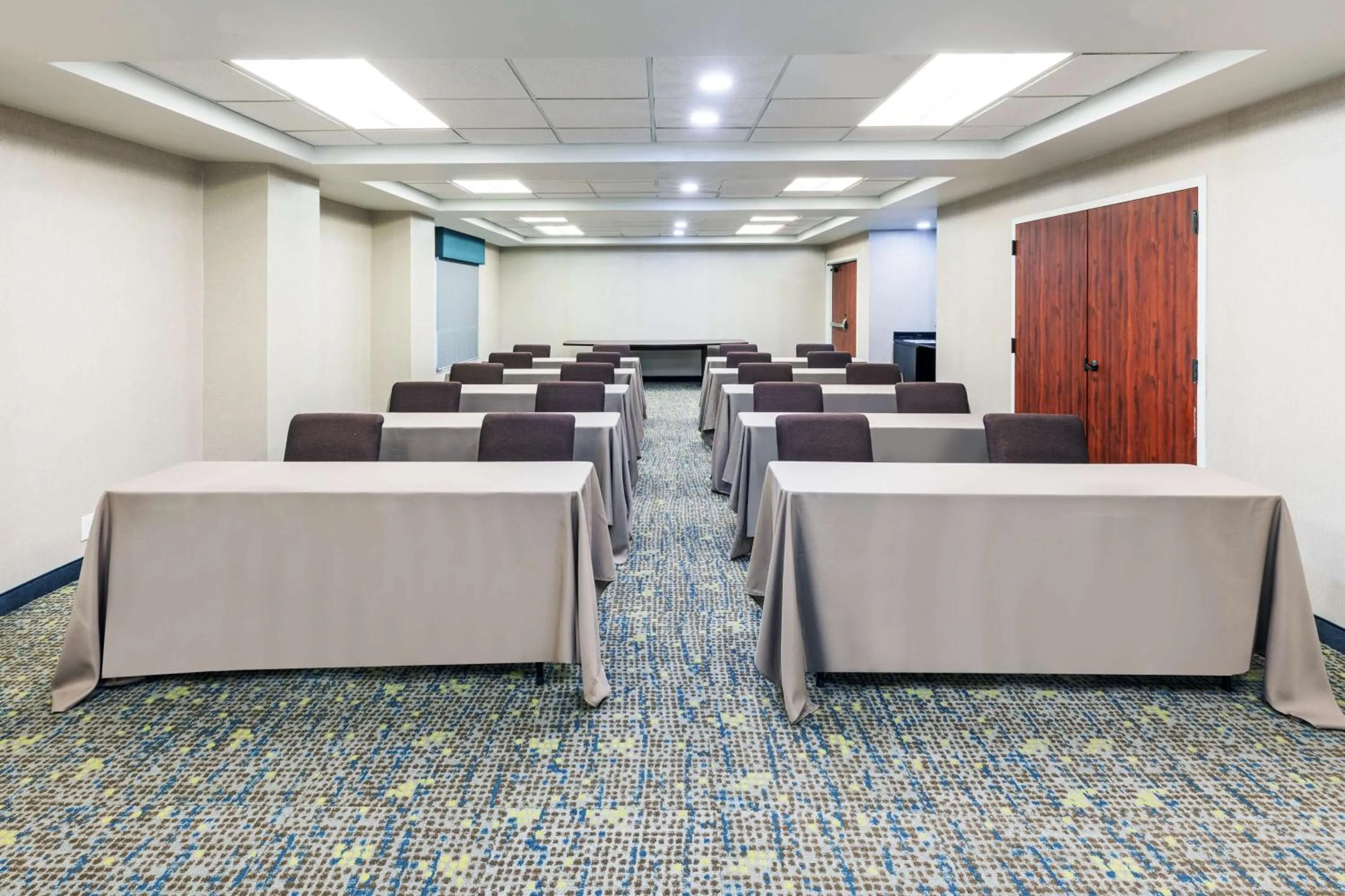 Meeting/conference room in Hampton Inn & Suites Tulsa-Woodland Hills