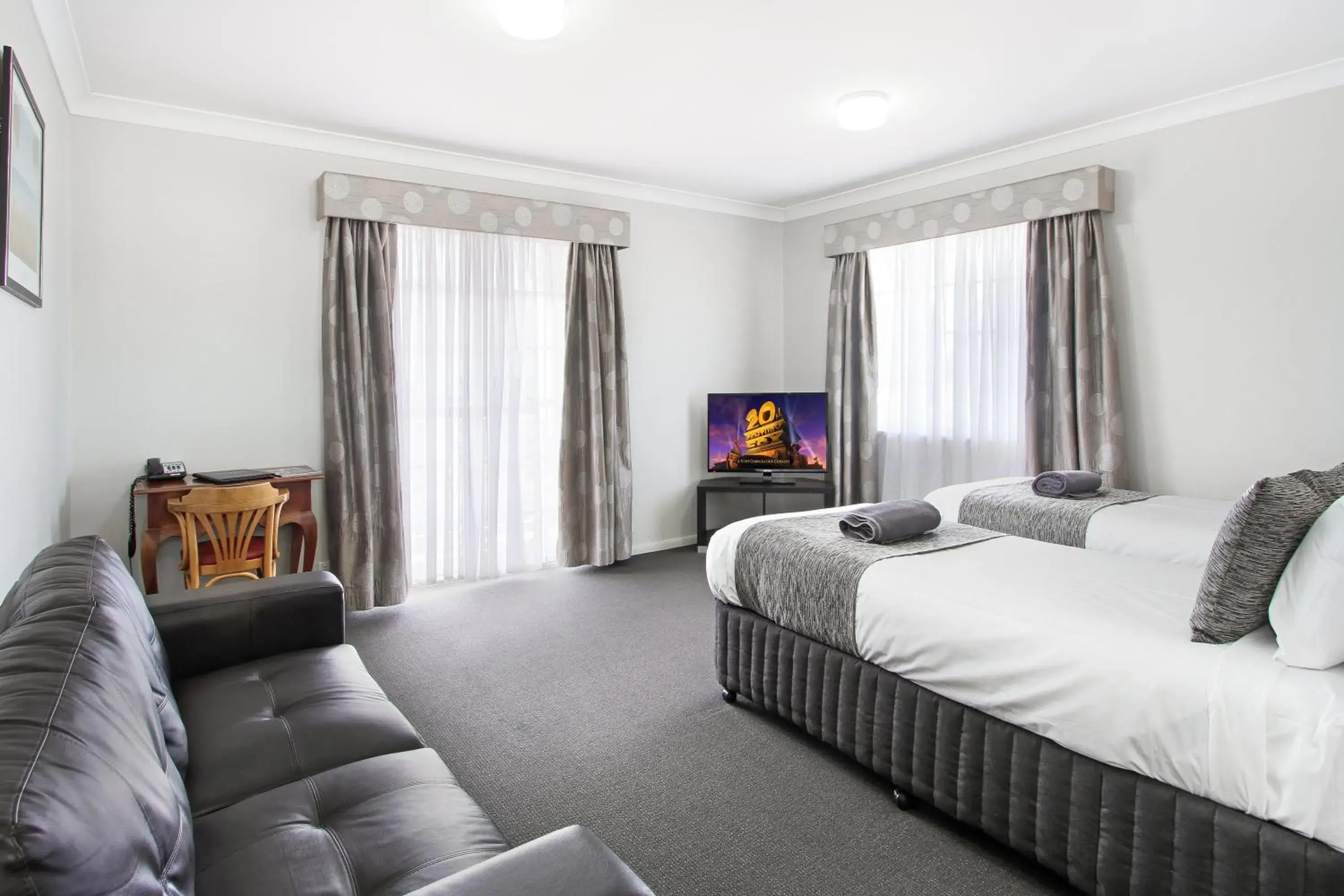 Apartment Suite with 1 Queen Bed, 2 Single Beds - Non Smoking in Quality Inn Ashby House Tamworth Apartment Suite with 1 Queen Bed, 2 Single Beds - Non Smoking in Quality Inn Ashby House Tamworth