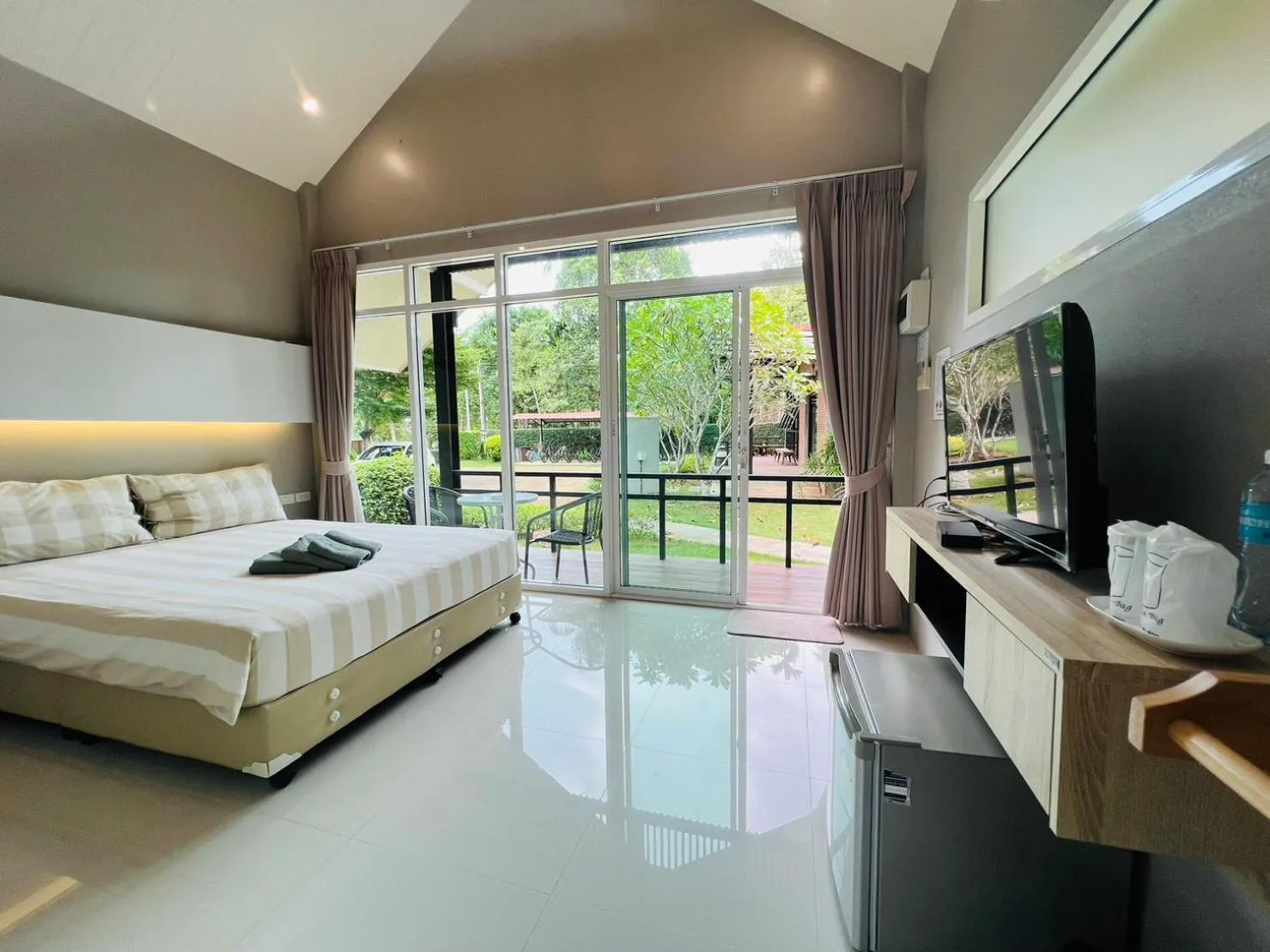 Bedroom, Bed in Evergreen Koh Chang Resort