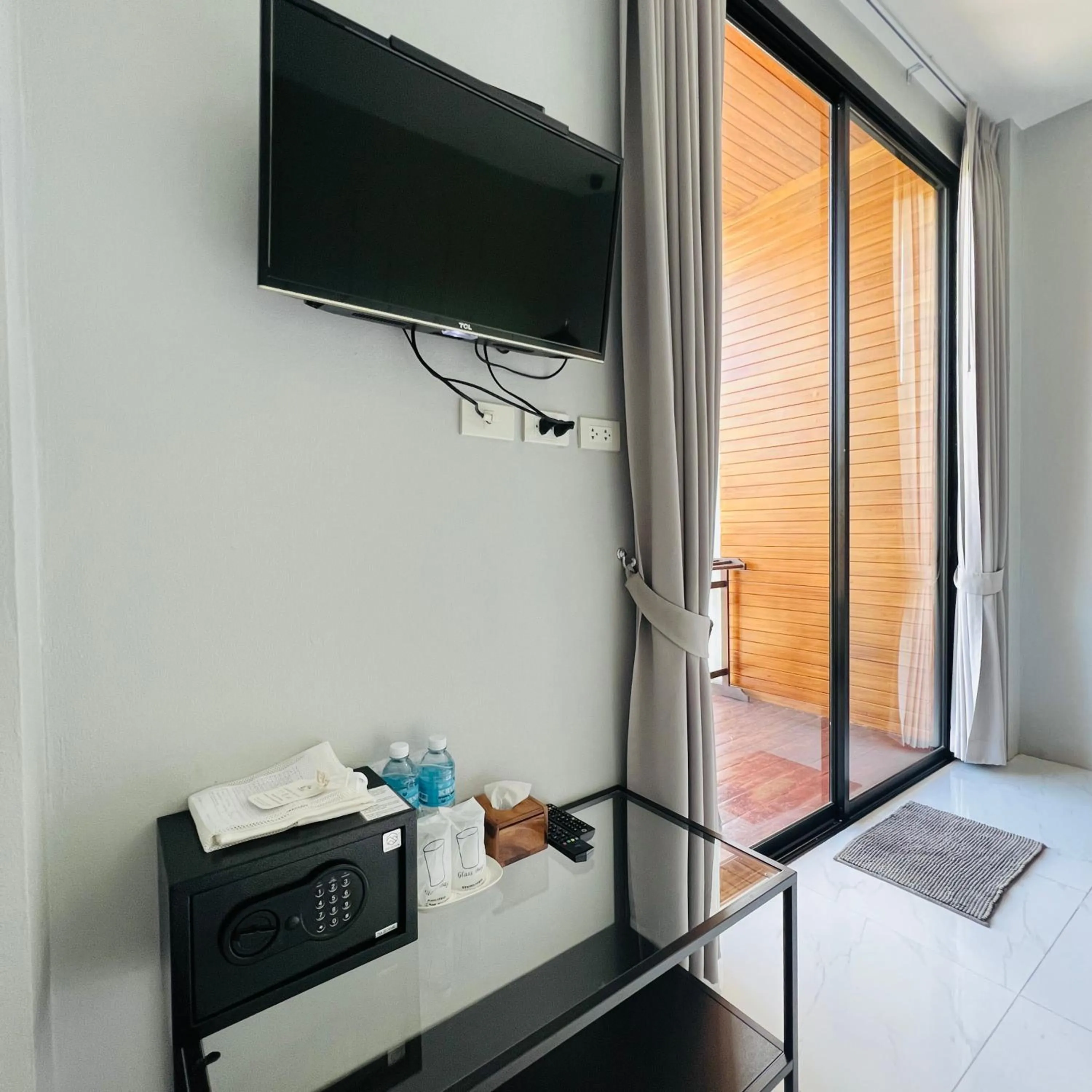 Photo of the whole room, Bed in Evergreen Koh Chang Resort