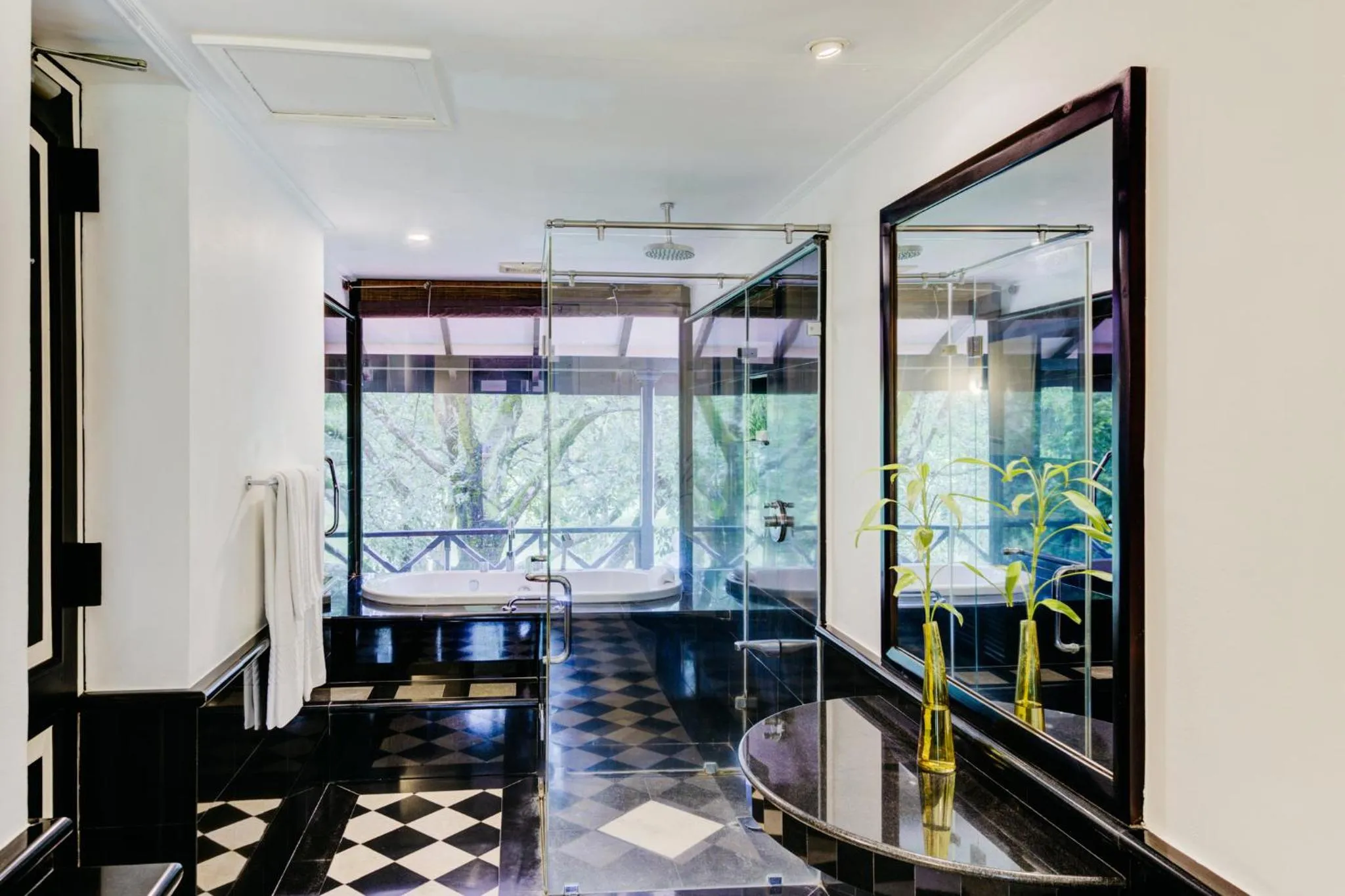 Bathroom in Cinnamon Lodge Habarana