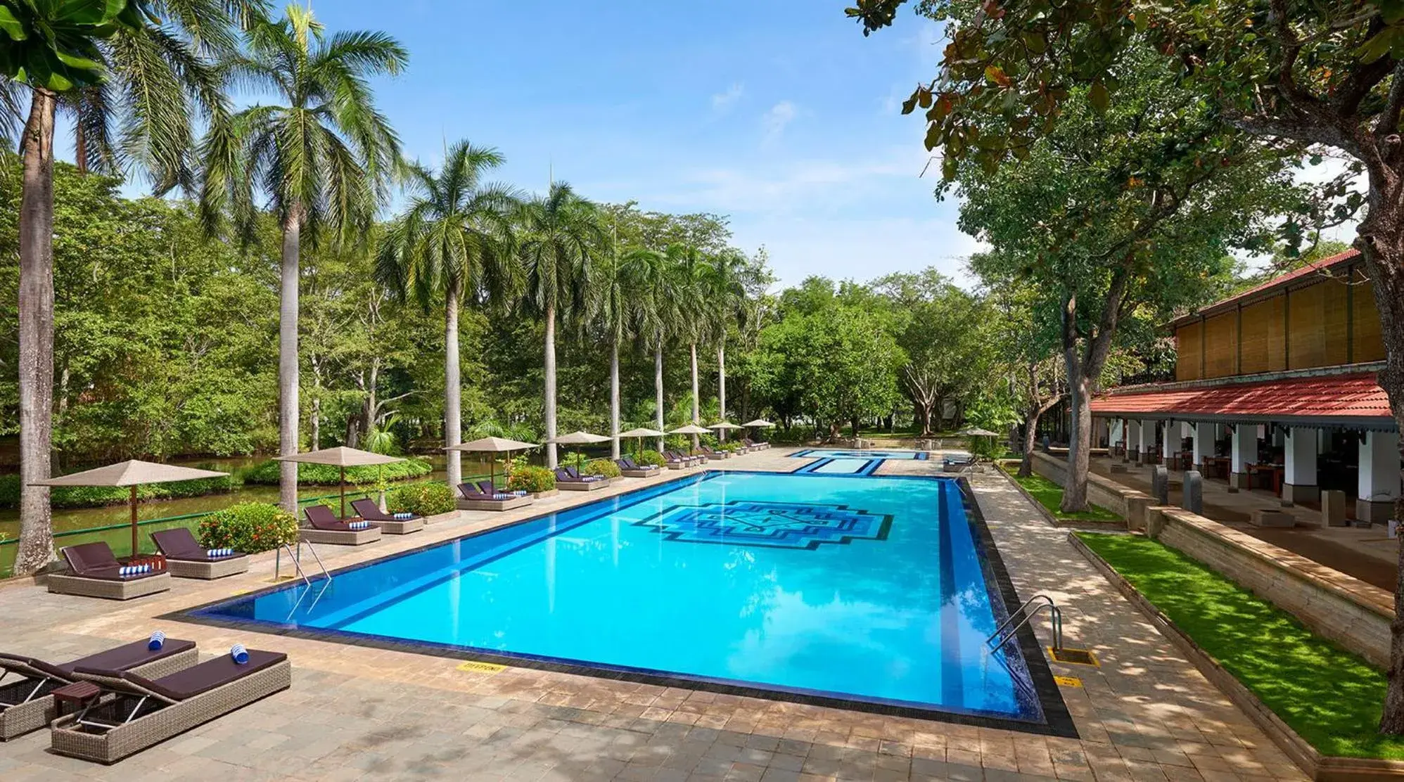 Swimming pool in Cinnamon Lodge Habarana Swimming pool in Cinnamon Lodge Habarana
