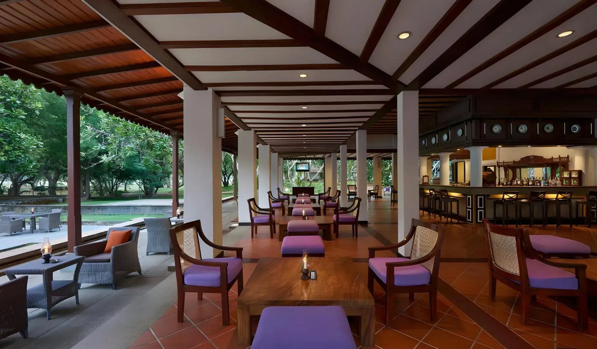 Lounge or bar in Cinnamon Lodge Habarana Lounge or bar in Cinnamon Lodge Habarana