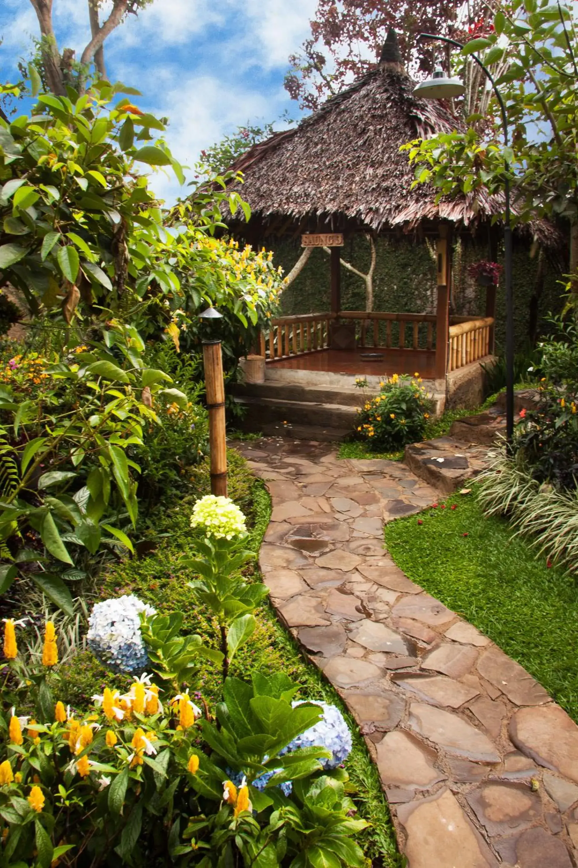 Restaurant/places to eat in Kampung Sampireun Resort & Spa Restaurant/places to eat in Kampung Sampireun Resort & Spa