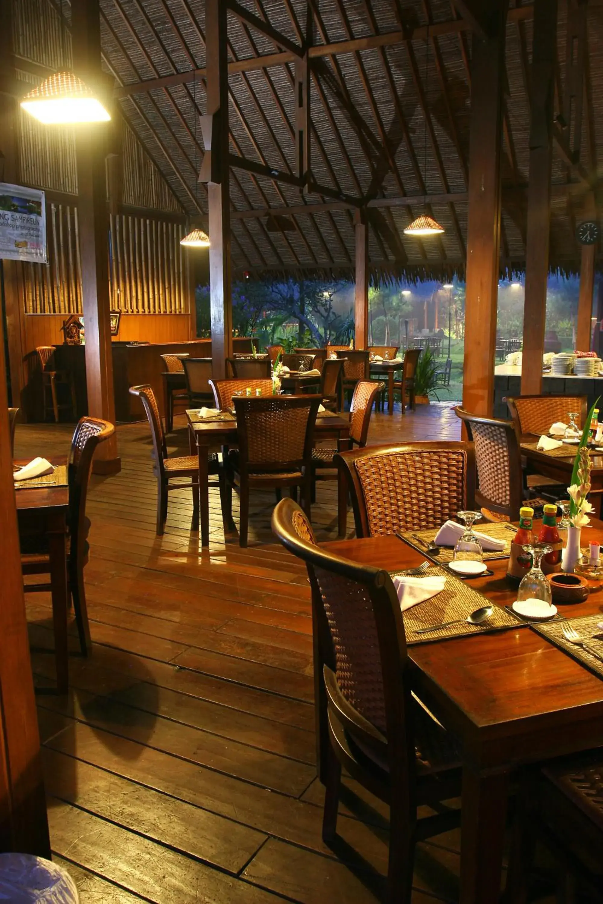 Restaurant/places to eat in Kampung Sampireun Resort & Spa Restaurant/places to eat in Kampung Sampireun Resort & Spa