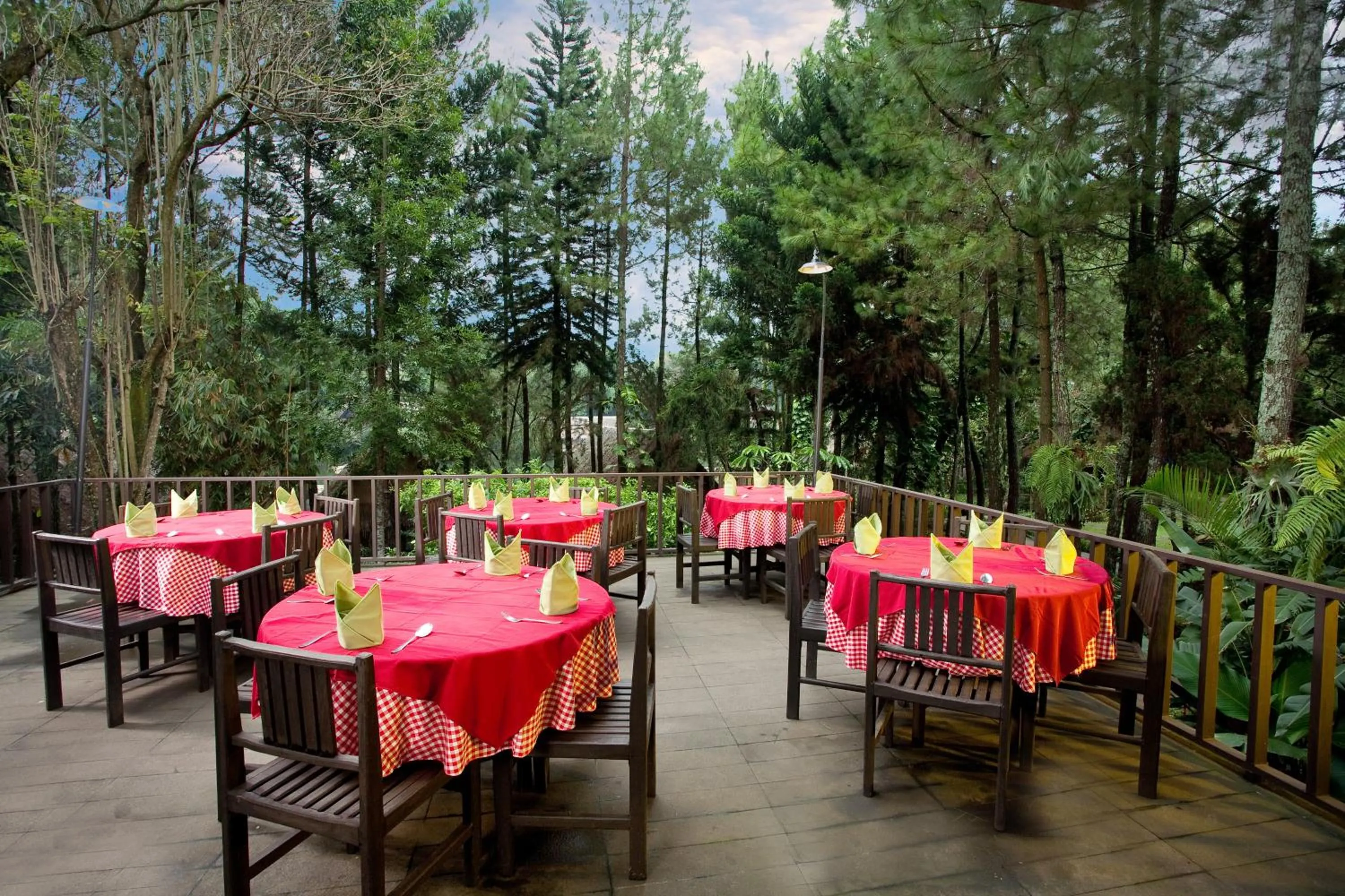 Restaurant/places to eat in Kampung Sampireun Resort & Spa