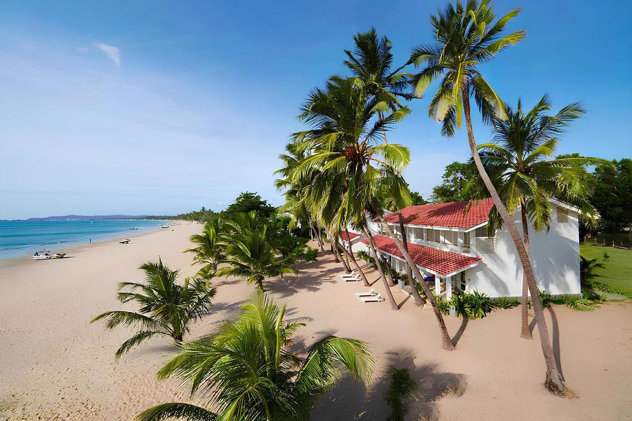 Beach in Trinco Blu by Cinnamon