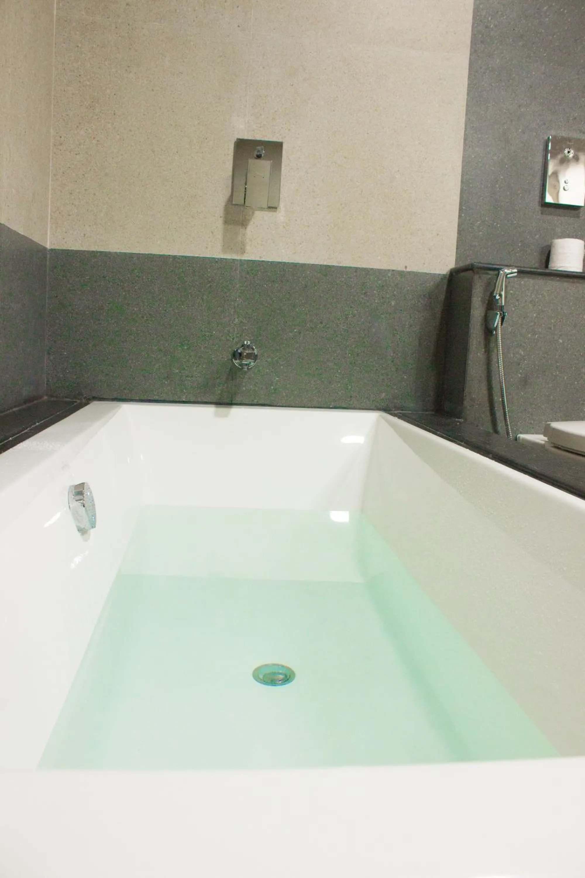 Hot Tub in Singaras Coffee Country