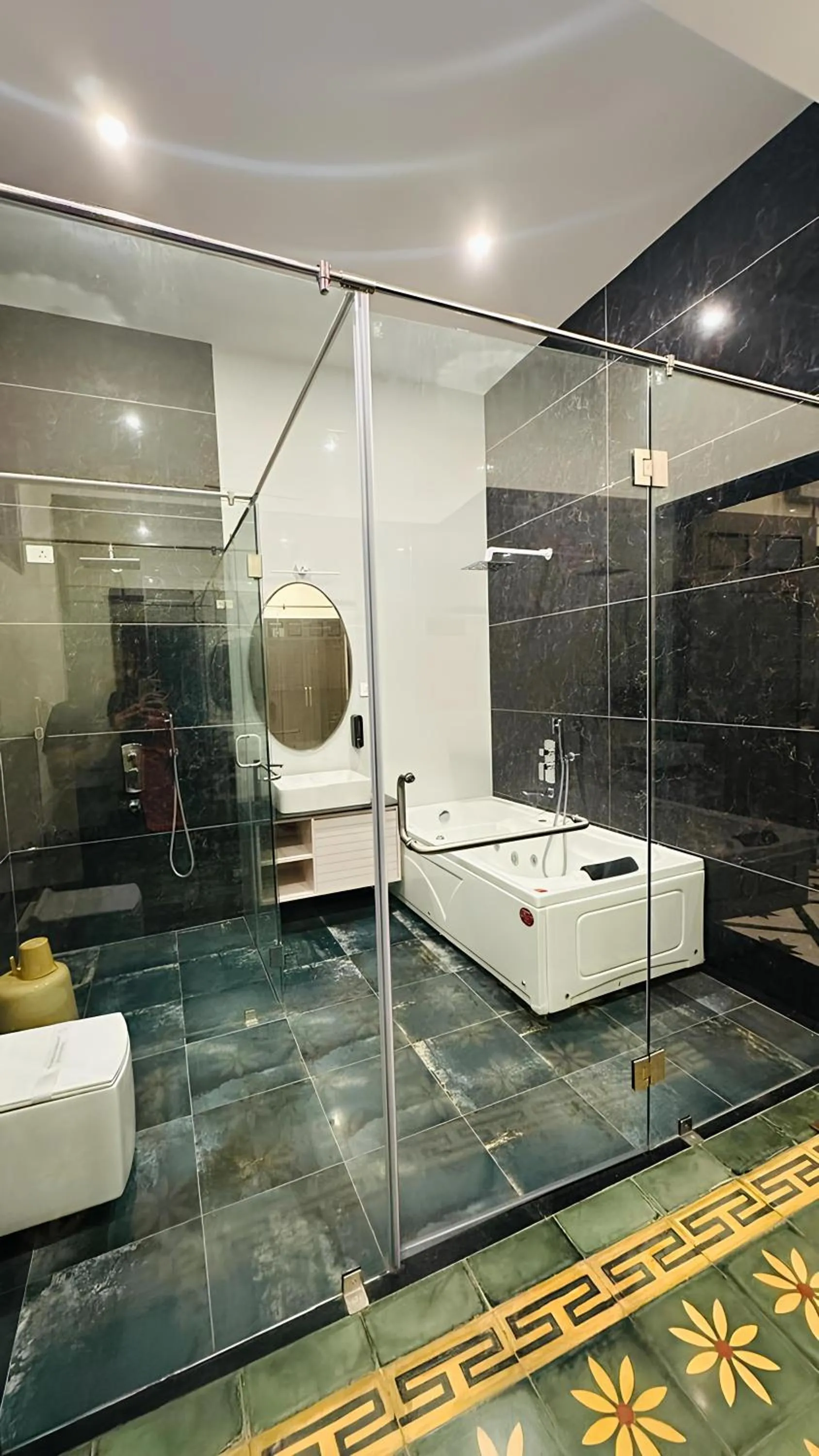 Bathroom in Singaras Coffee Country