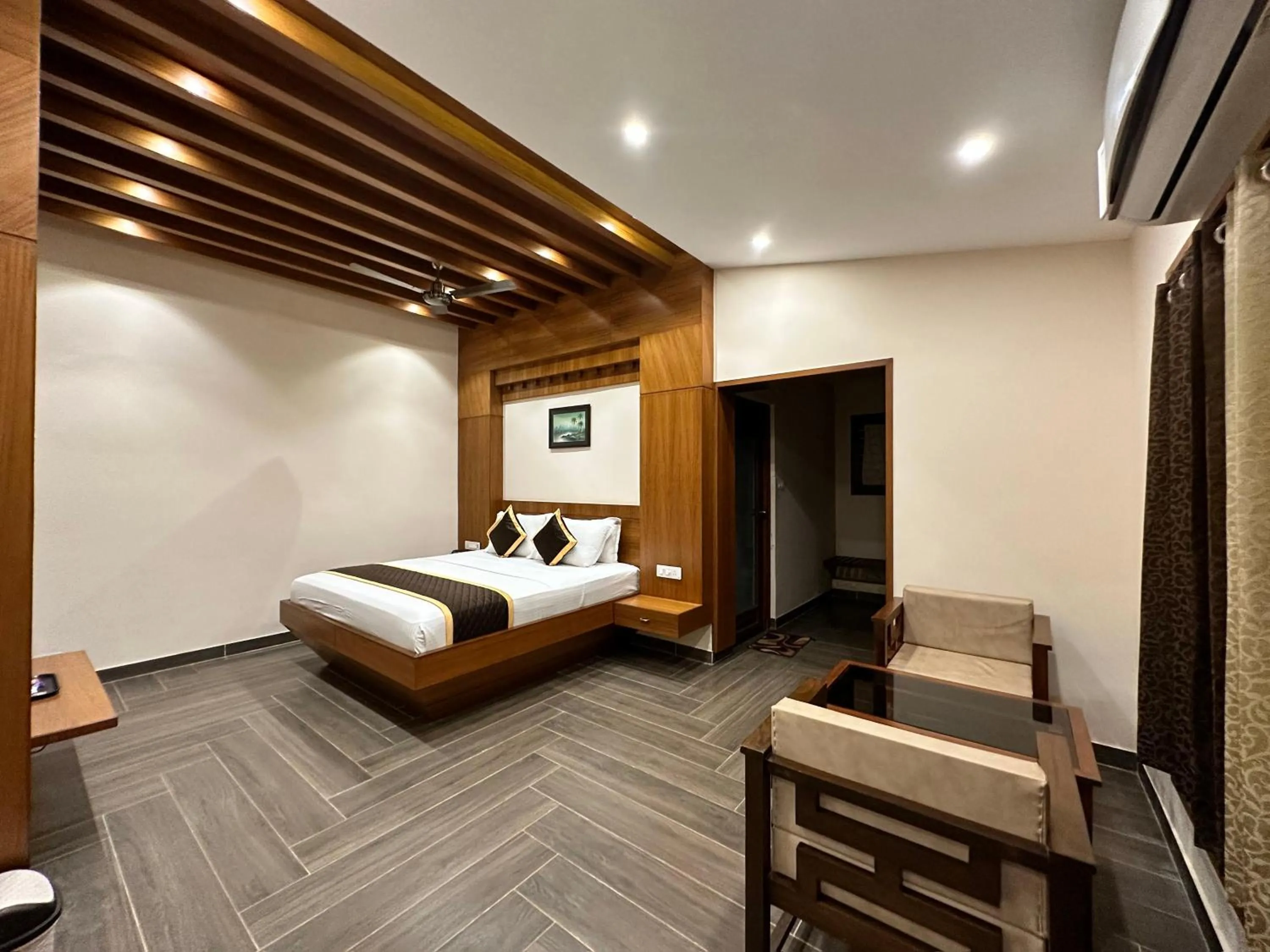 Photo of the whole room, Bed in Singaras Coffee Country