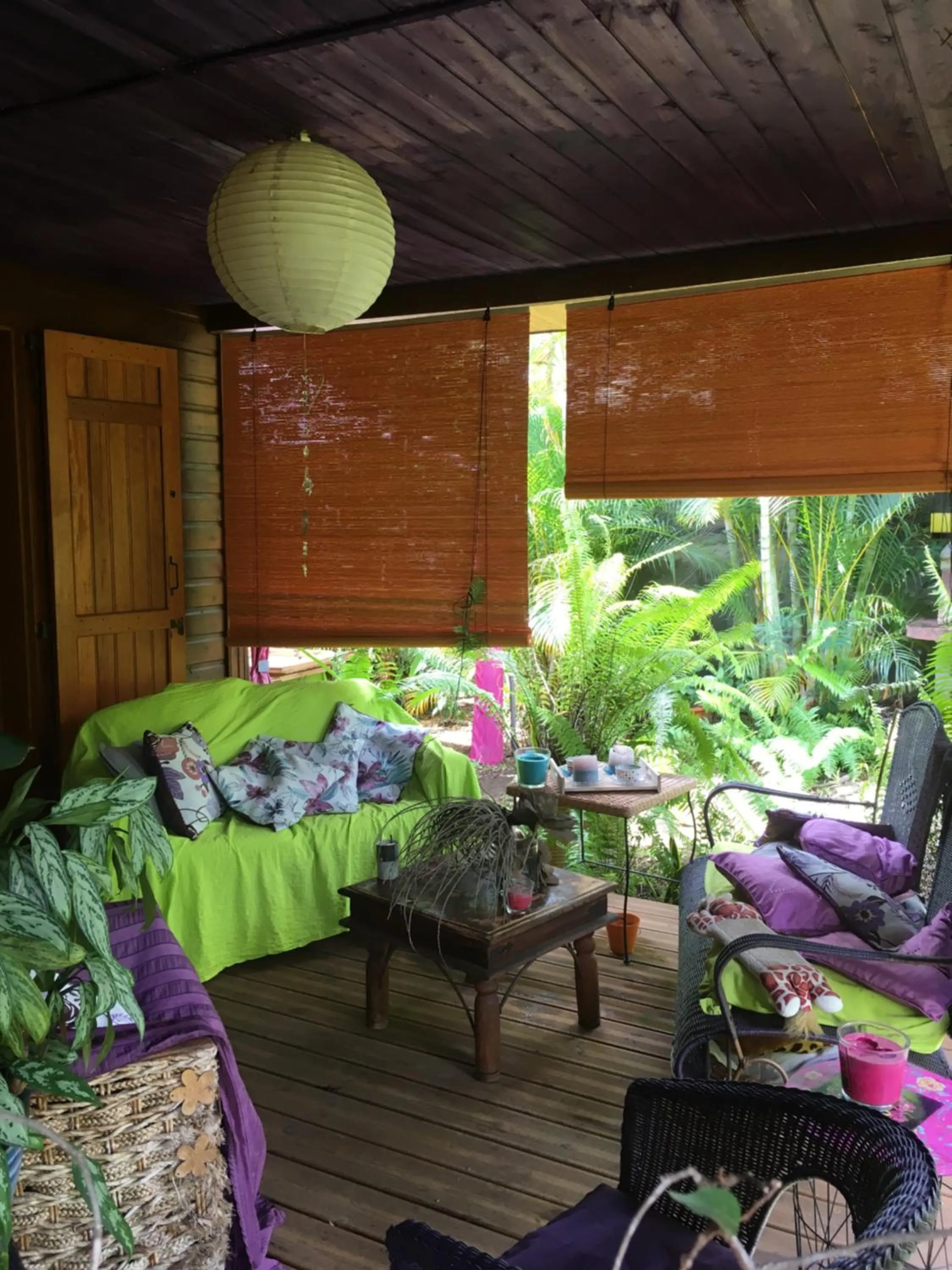 Communal lounge/ TV room in Le Chalet dAZAE