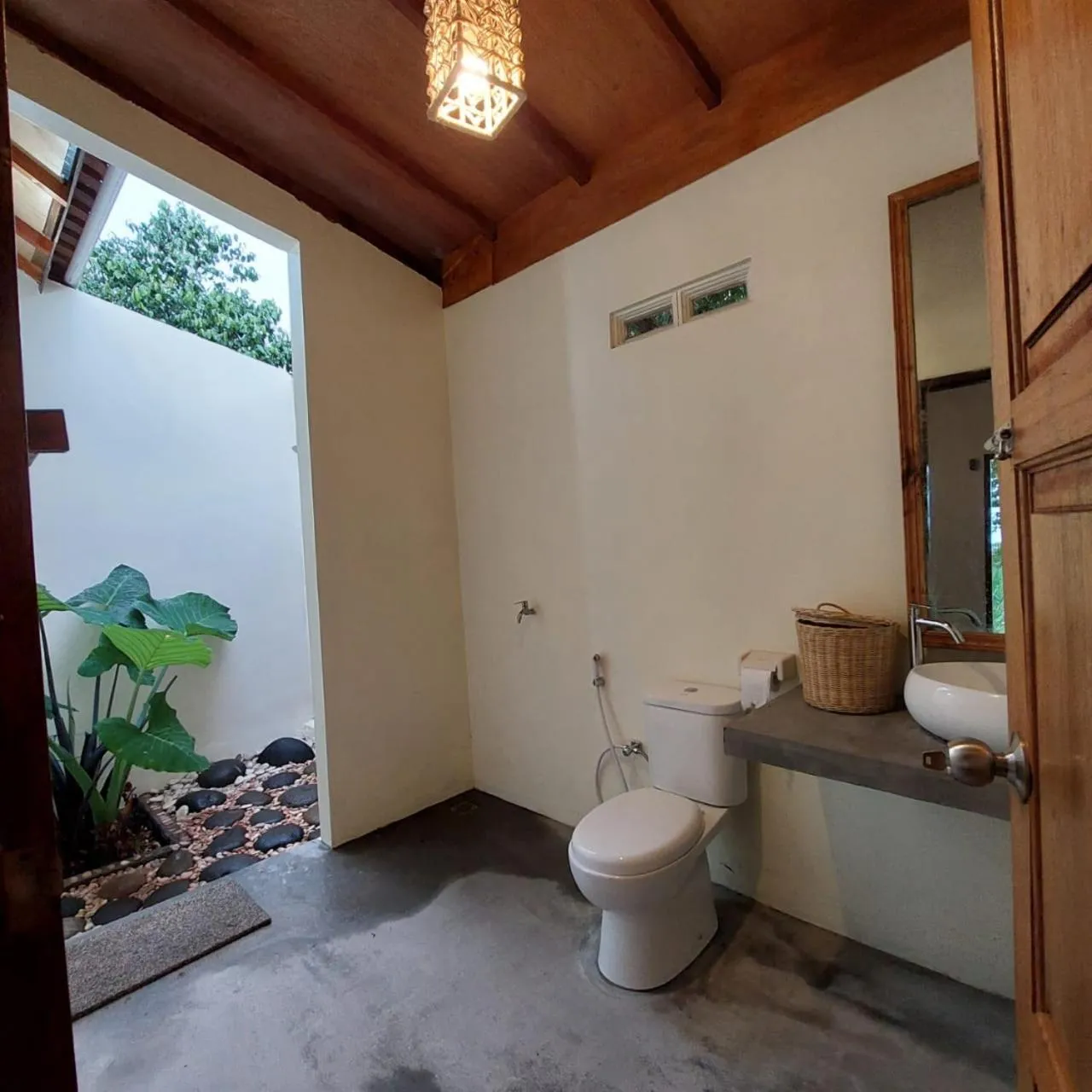 Bathroom in Kambuna Bungalow