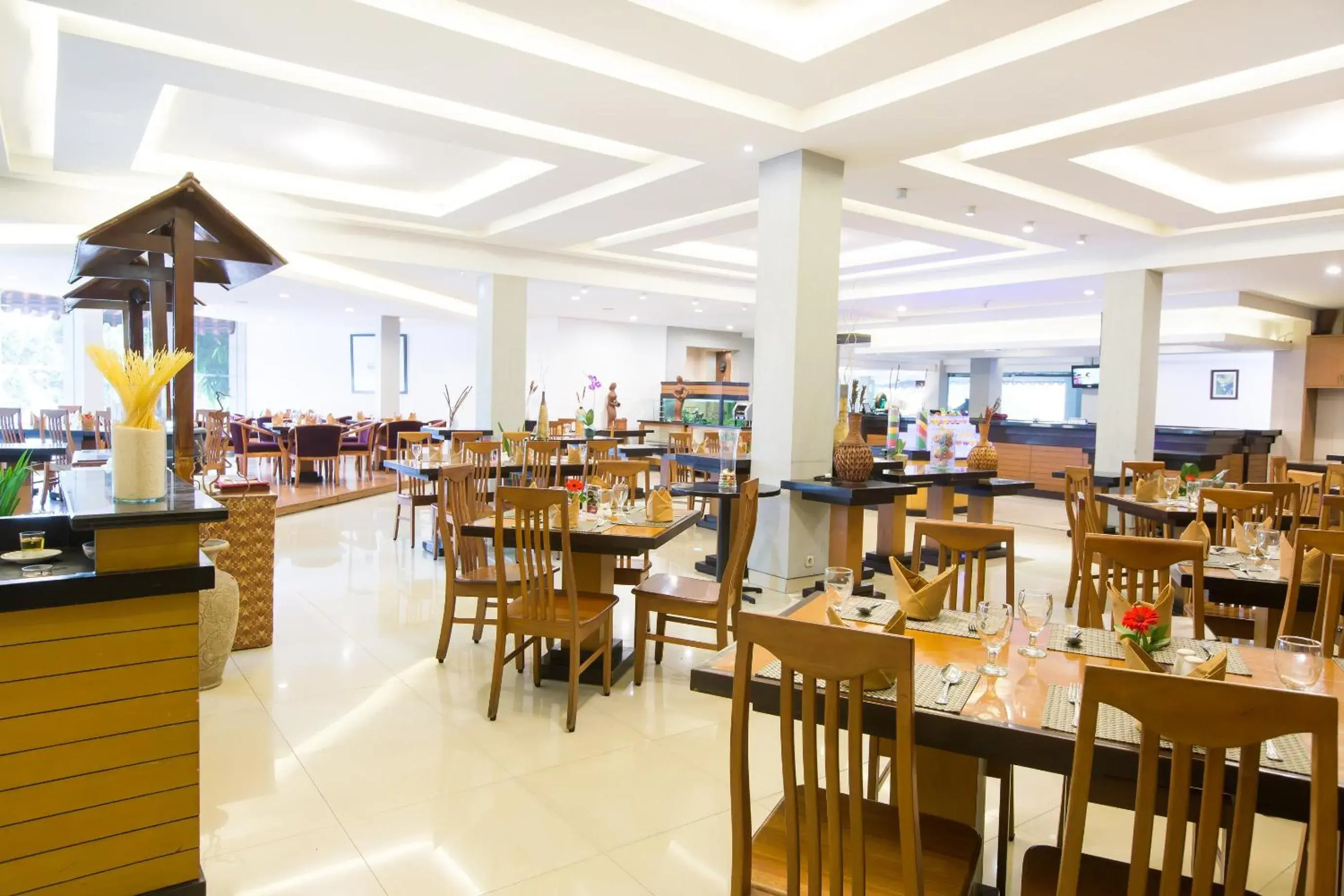 Restaurant/Places to Eat in Gumilang Regency Hotel by Gumilang Hospitality