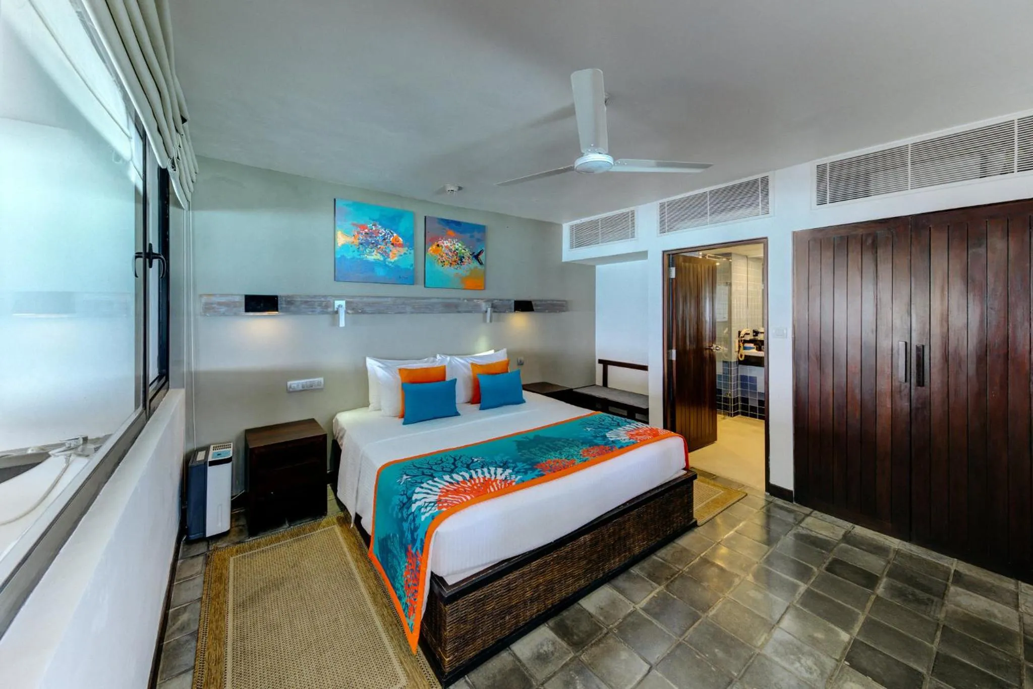 Photo of the whole room, Bed in Hikka Tranz by Cinnamon