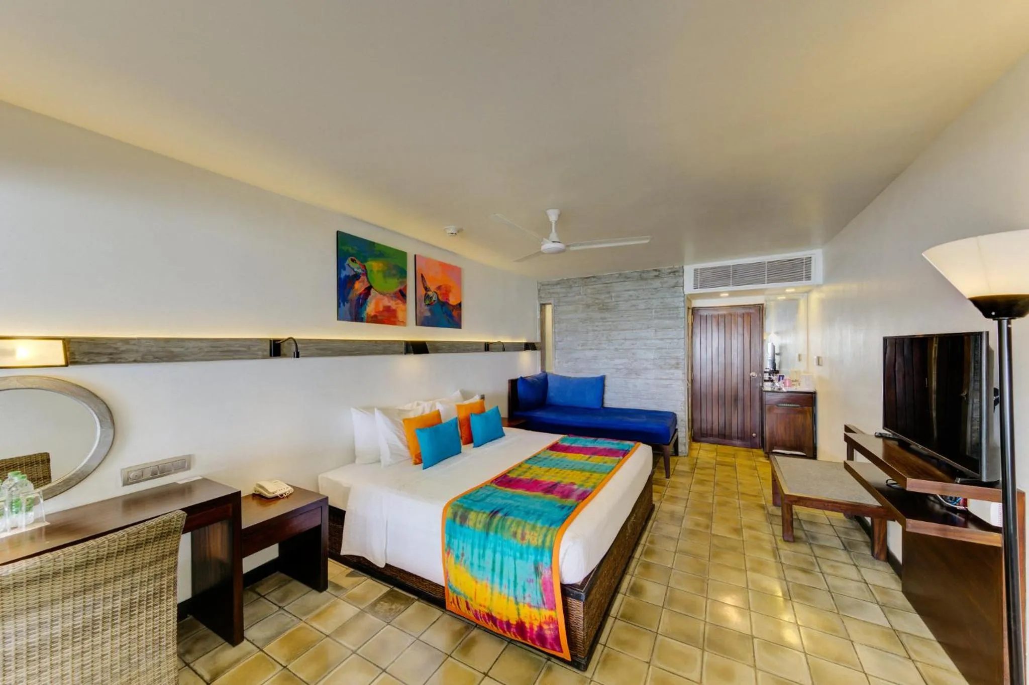 Photo of the whole room, Bed in Hikka Tranz by Cinnamon