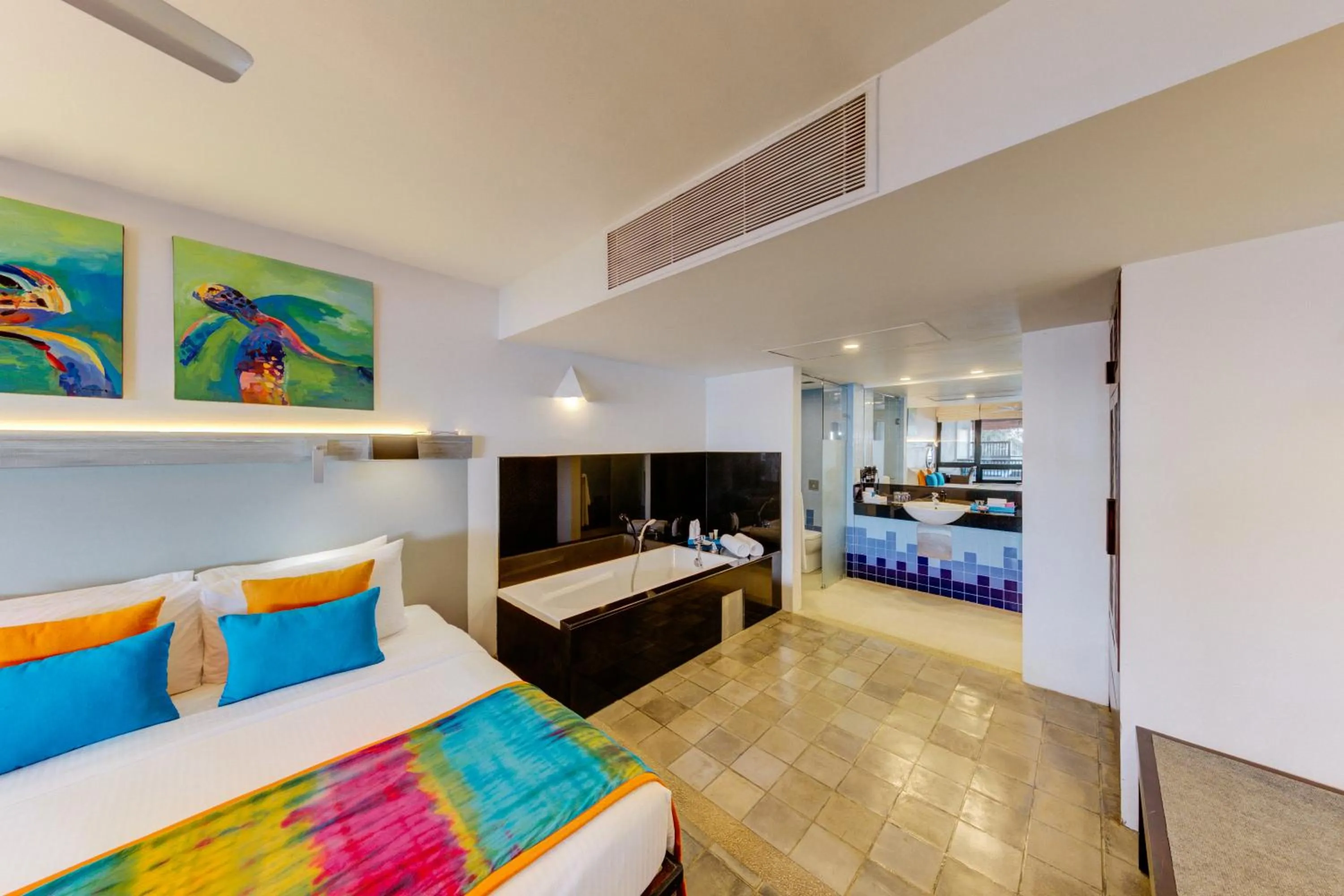 Photo of the whole room, Bed in Hikka Tranz by Cinnamon