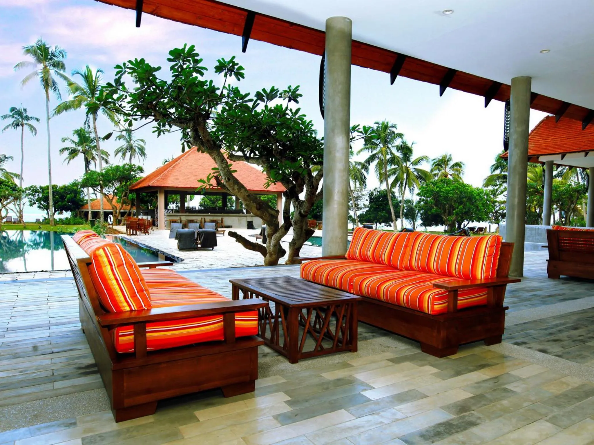 Lounge or bar in Hikka Tranz by Cinnamon