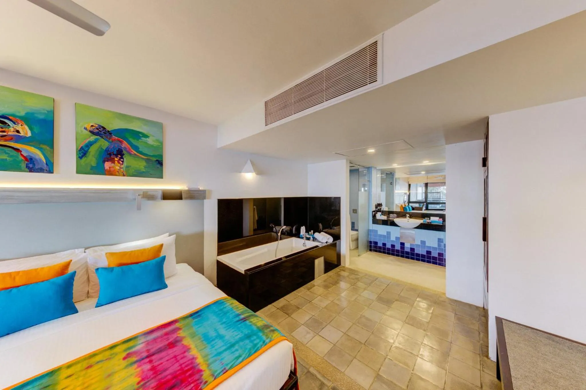 Bathroom, Bed in Hikka Tranz by Cinnamon