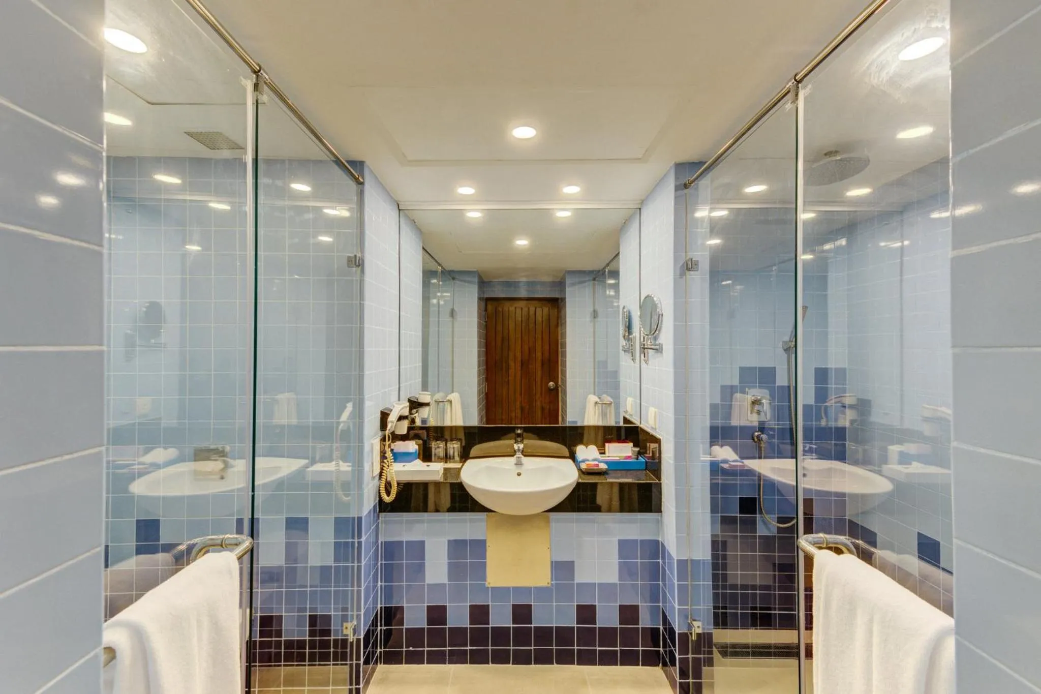 Bathroom in Hikka Tranz by Cinnamon