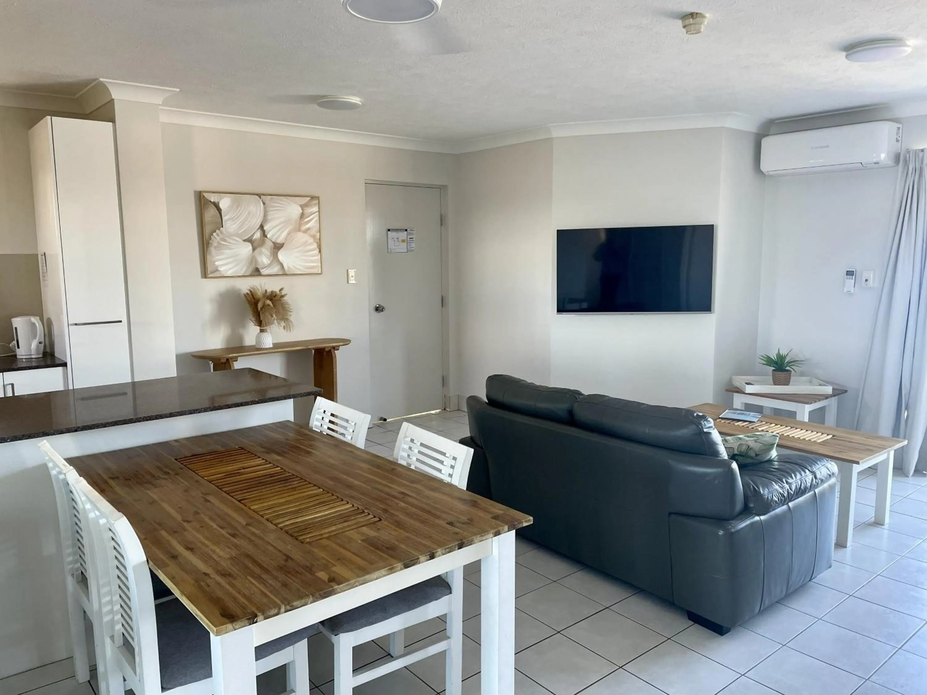 Dining area in Bayview Beach Holiday Apartments